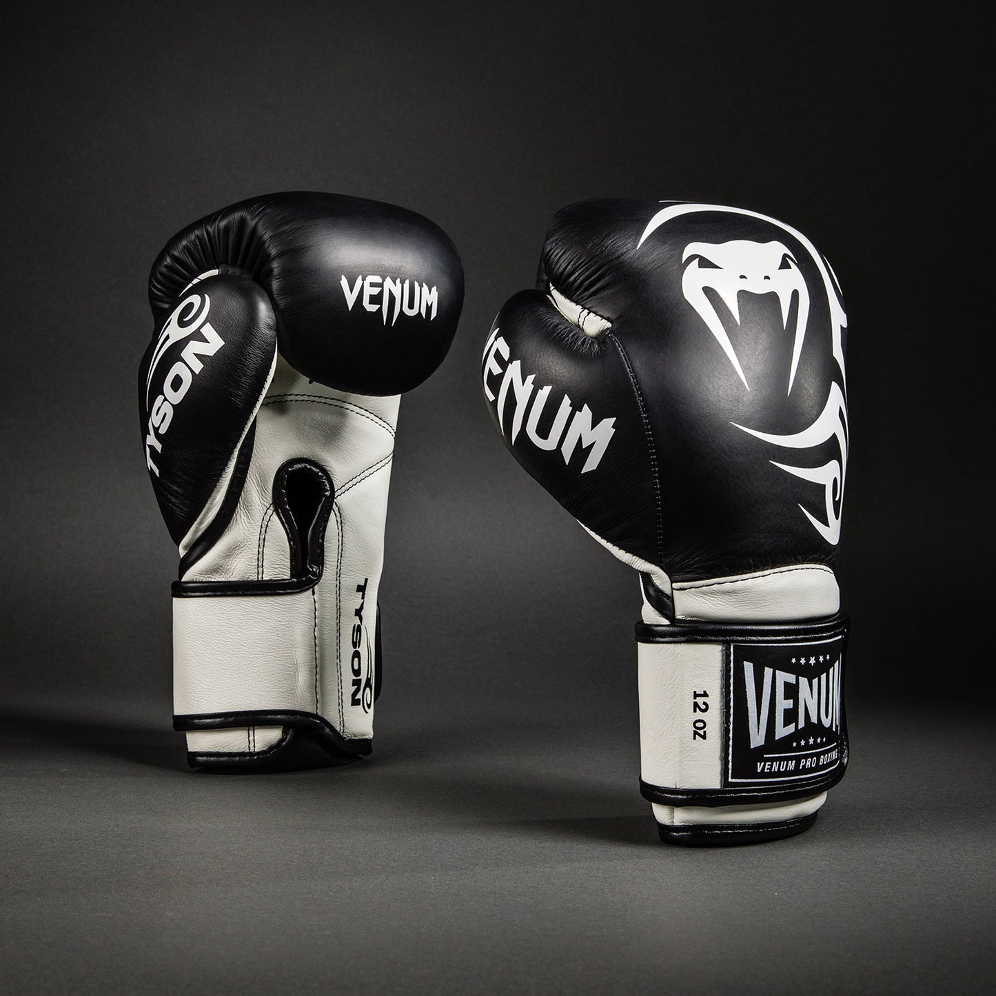 Venum Giant 2.0 Mike Tyson Pro Guanti da boxe - Nero Profondo/Bianco Ottico