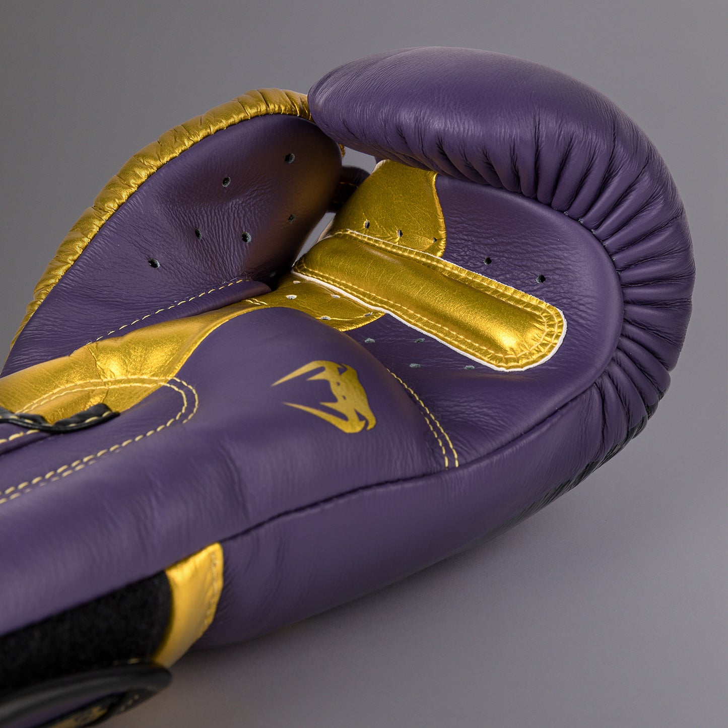 Venum Giant 3.0 Guantoni da boxe - Viola scuro/oro - Edizione speciale