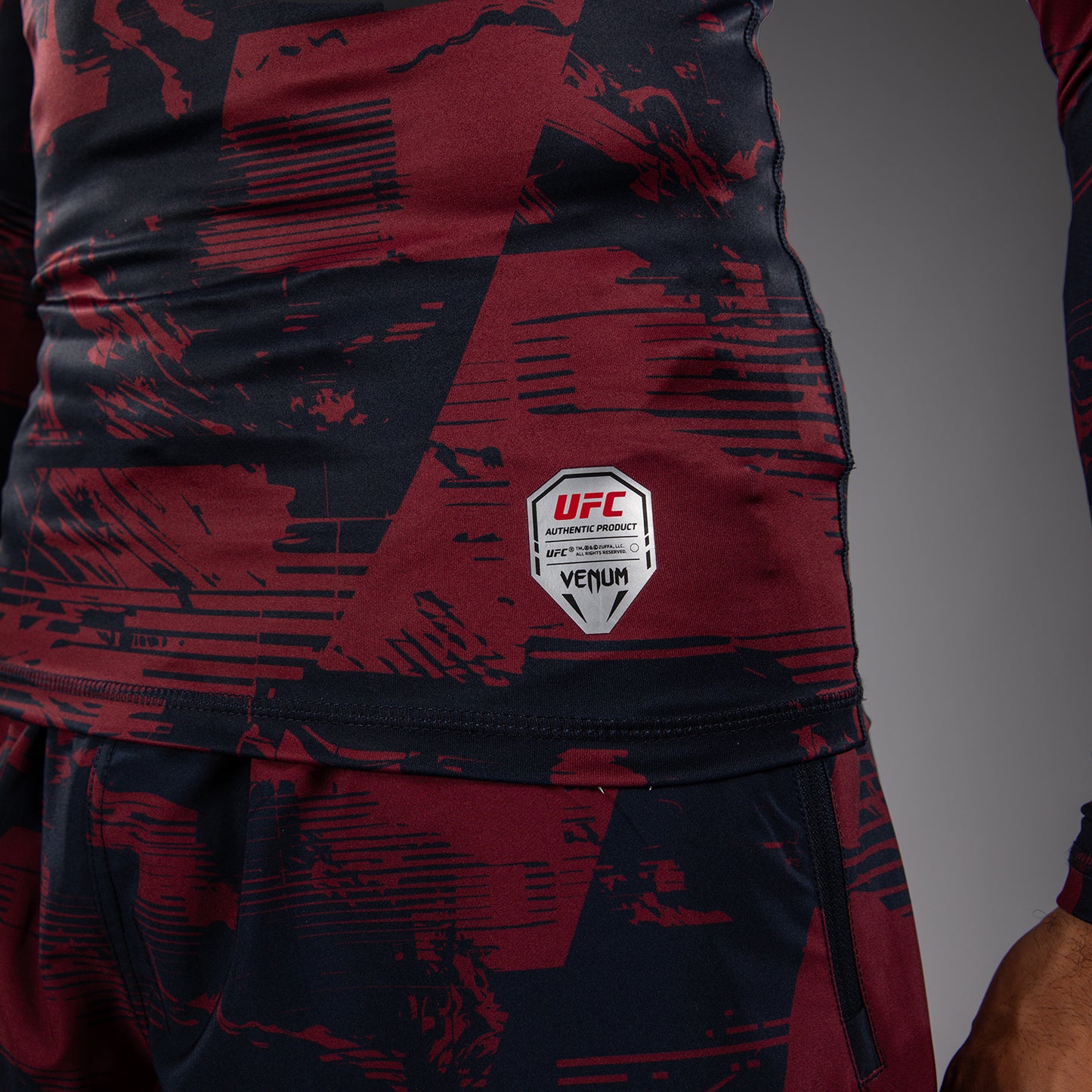 UFC Zenith by Venum Authentic Fight Week Rashguard maniche lunghe Performance Uomo - Blu navy/Bordeaux/Argento