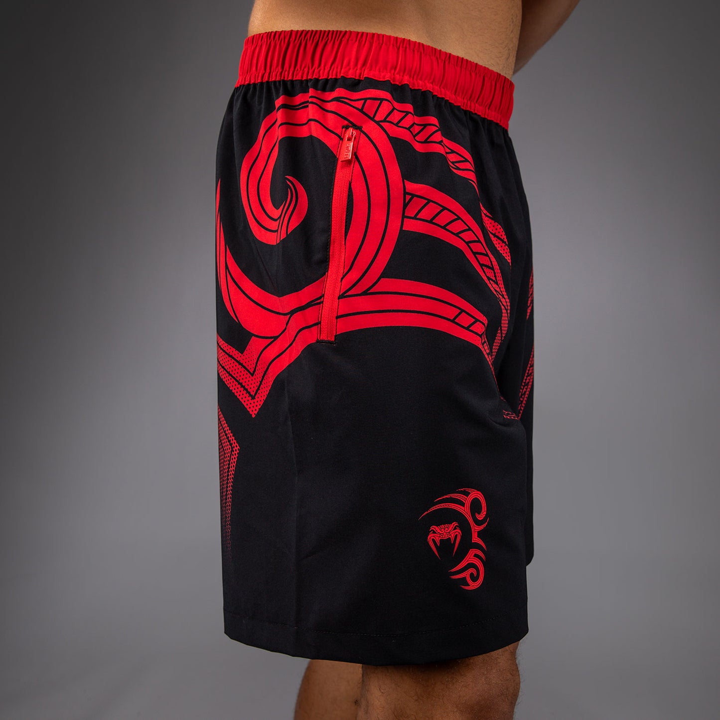 Venum x Mike Tyson Tiger Training Pantaloncini da allenamento - Nero profondo/Rosso intenso