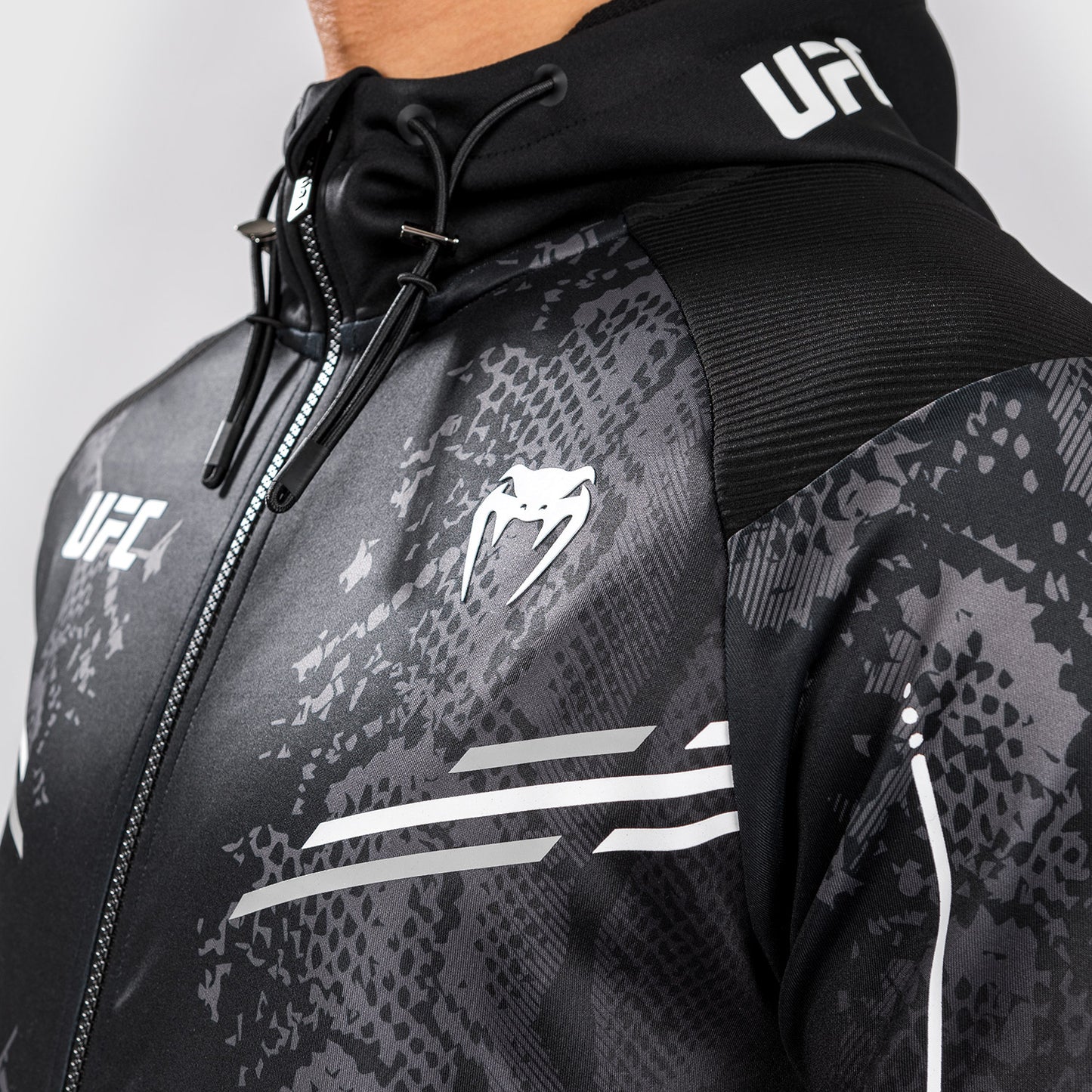 UFC Adrenaline by Venum Authentic Fight Night Felpa con cappuccio Walkout da Uomo - Nero