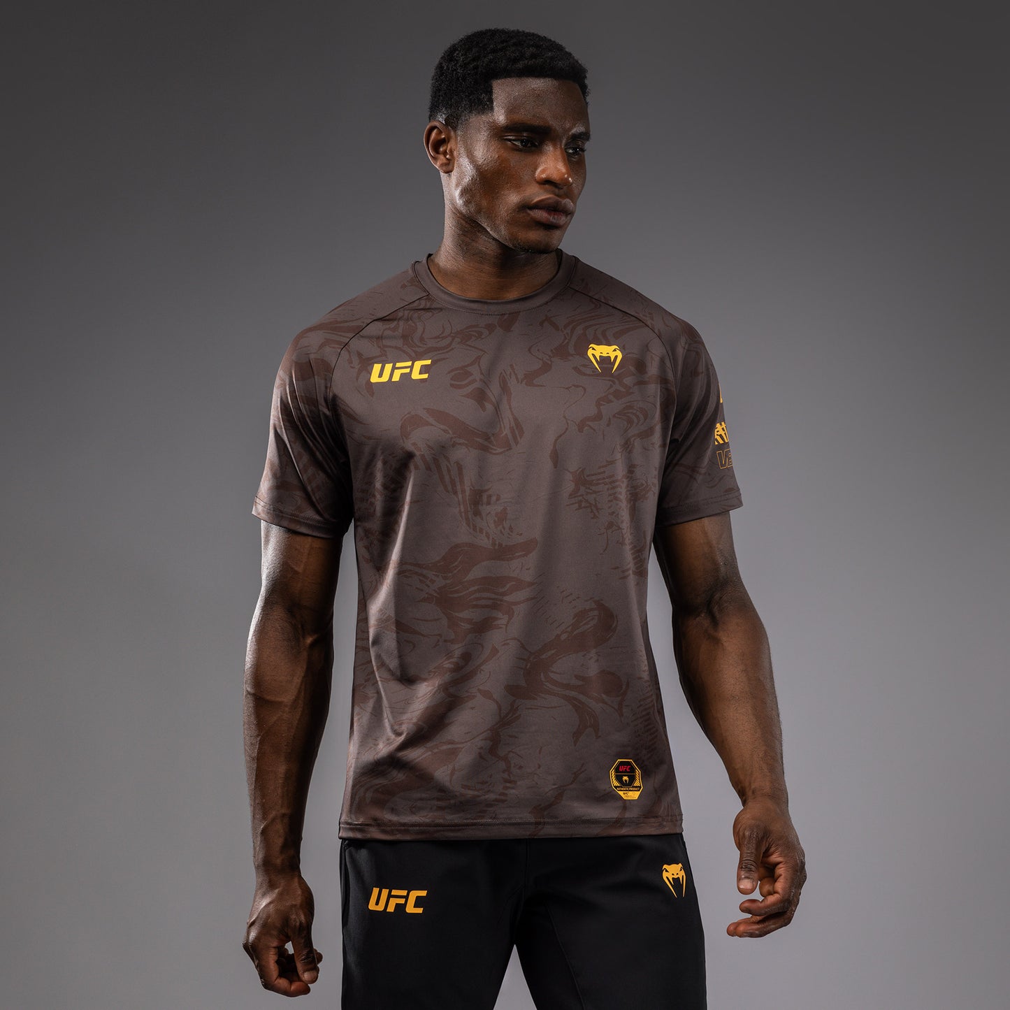 UFC Fusion by Venum Fight Week Maglietta Dry-Tech per Uomo - Marrone terra