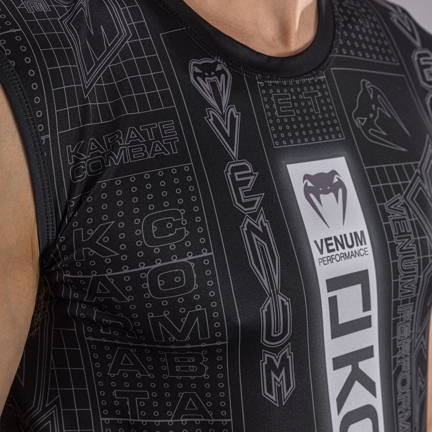 Karate Combat by Venum Maglietta Dry Tech Senza Maniche – Nero/Grigio