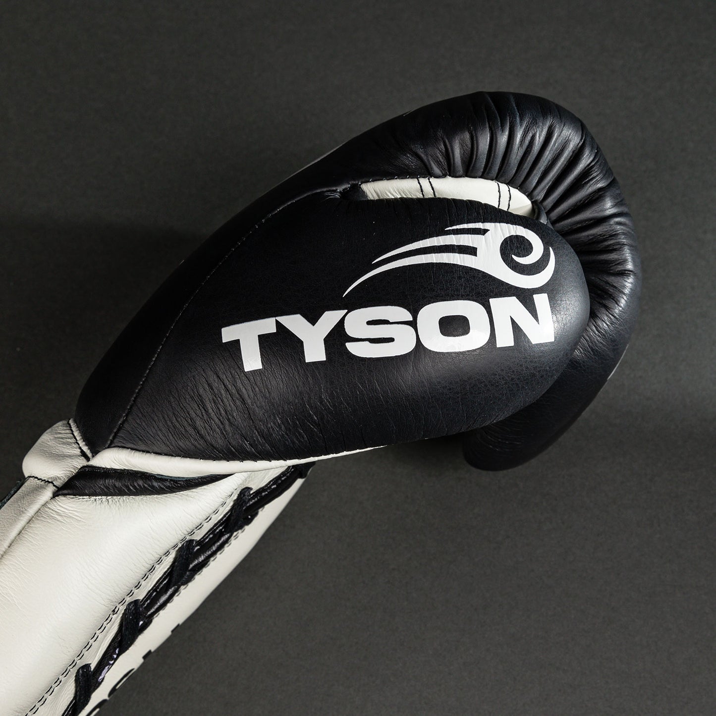 Venum Giant 2.0 Mike Tyson Pro Guanti da boxe con Lacci - Nero Profondo/Bianco Ottico