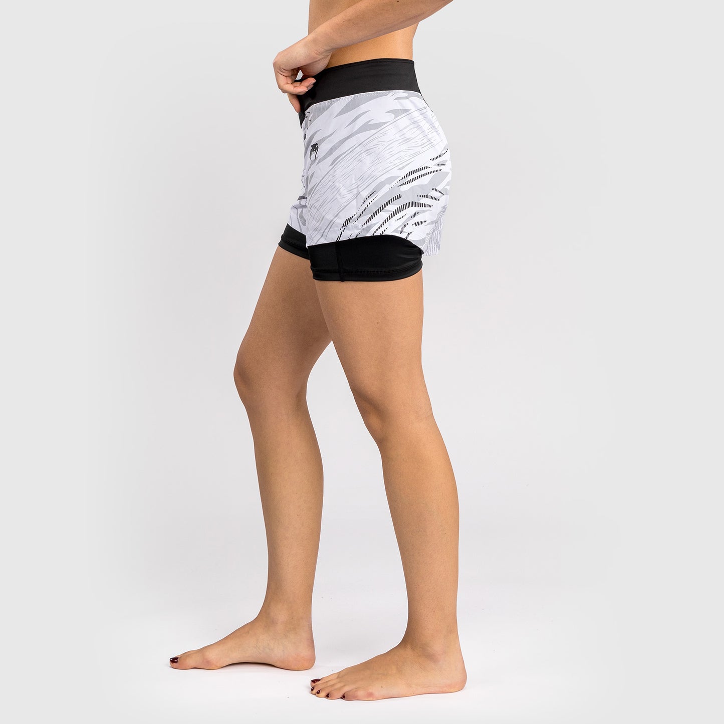UFC Fusion by Venum Personalizzati Authentic Fight Night Shorts da Lotta per Donna - Bianco