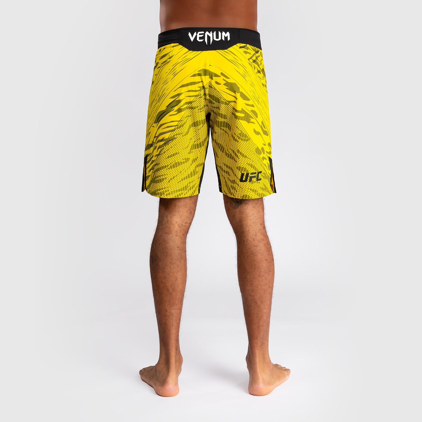 UFC Fusion by Venum Personalizzati Authentic Fight Night Shorts da Lotta per Uomo - Fit Largo - Giallo