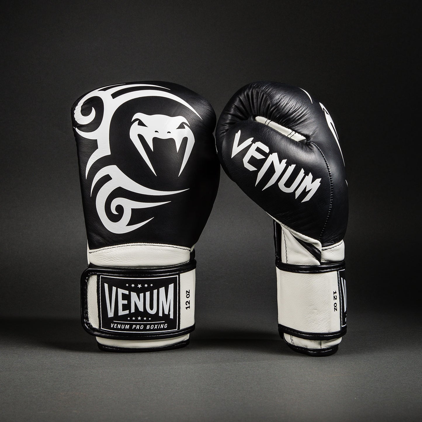 Venum Giant 2.0 Mike Tyson Pro Guanti da boxe - Nero Profondo/Bianco Ottico