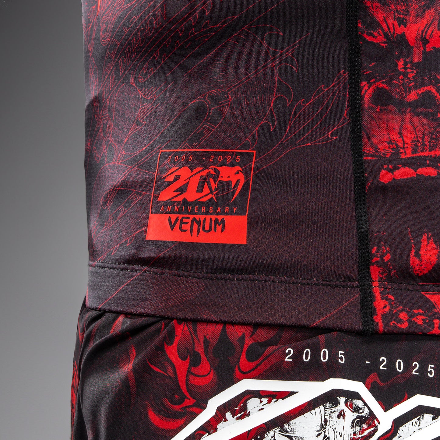 Venum 20th Anniversary Rashguard a Maniche Corte - Nero/Rosso