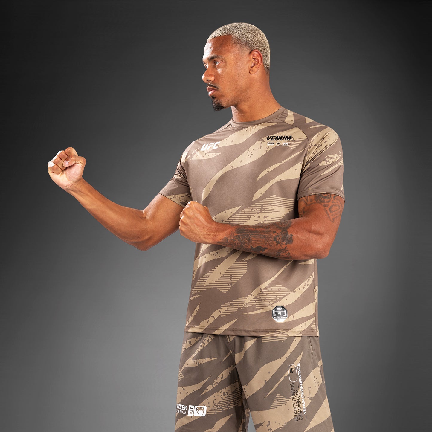 UFC Adrenaline by Venum Fight Week Maglietta Dry Tech da Uomo - Desert Camo