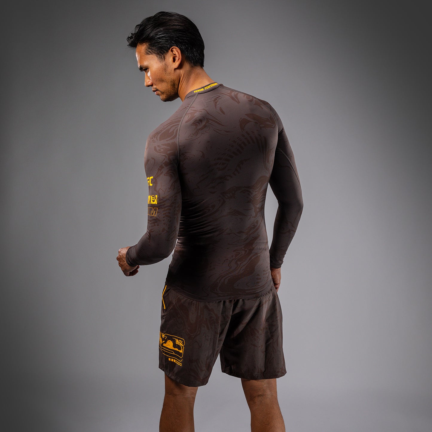 UFC Fusion by Venum Fight Week Rashguard a maniche longhe Performance - Marrone terra