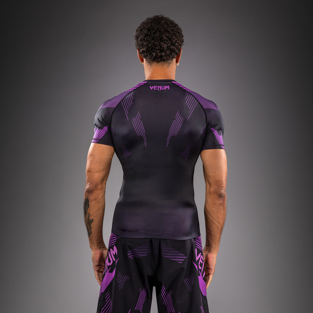 Venum No-Gi 6.0 Rashguard a Maniche Corte - Nero/Viola