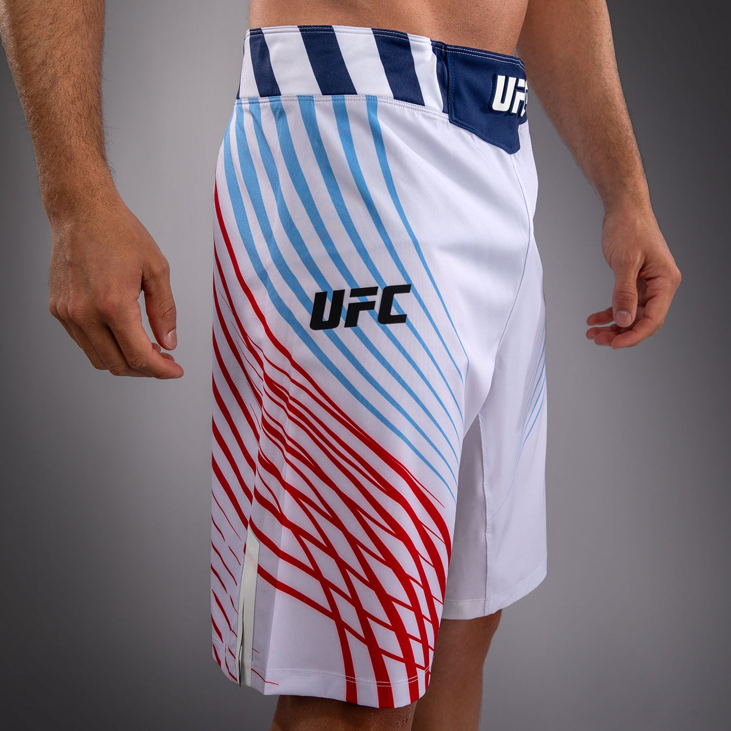 Official UFC Freedom 250 by Venum Authentic Fight Night Pantaloncini da combattimento taglio lungo da uomo - Bianco