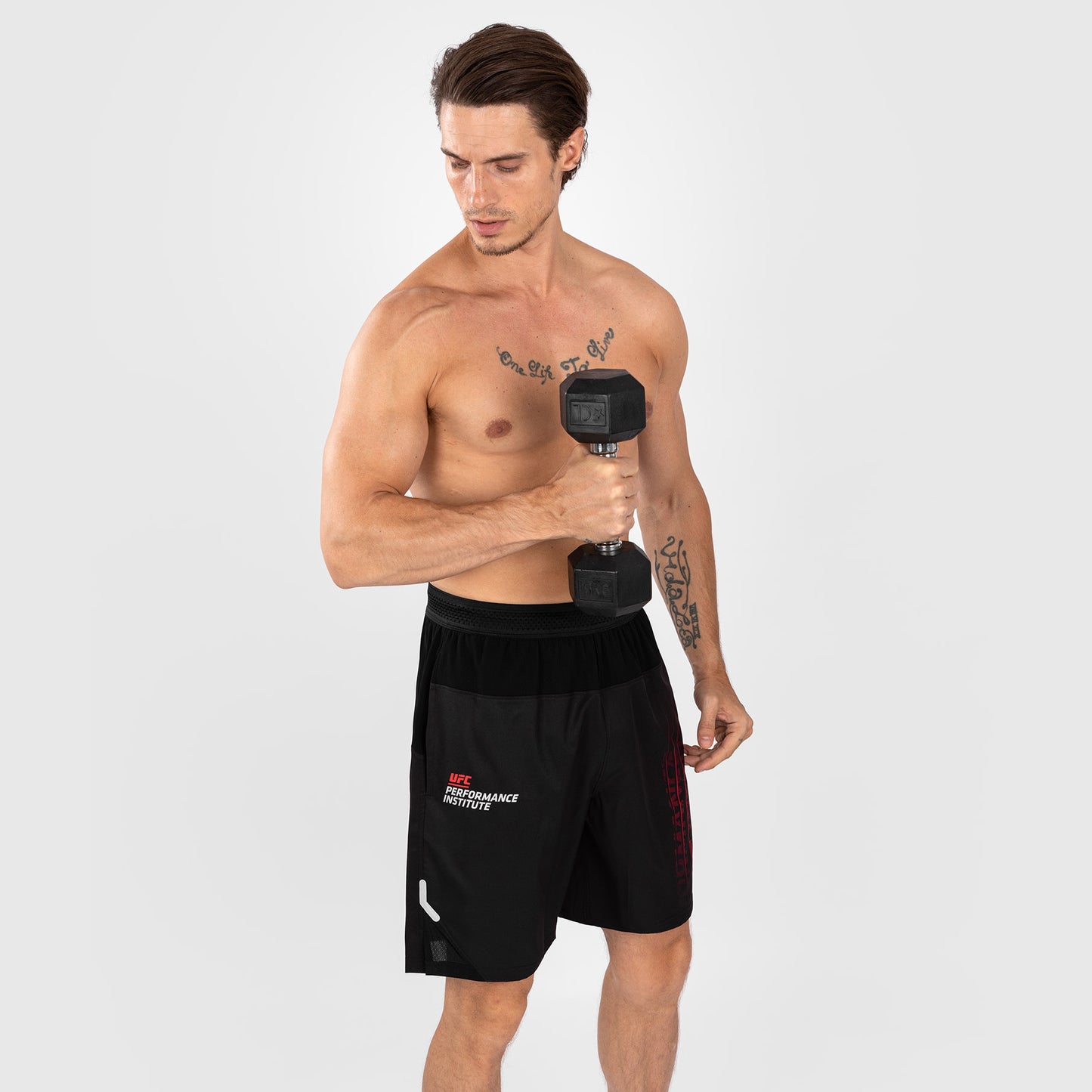 UFC Venum Performance Institute 2.0 Pantaloncini da uomo - Nero/Rosso