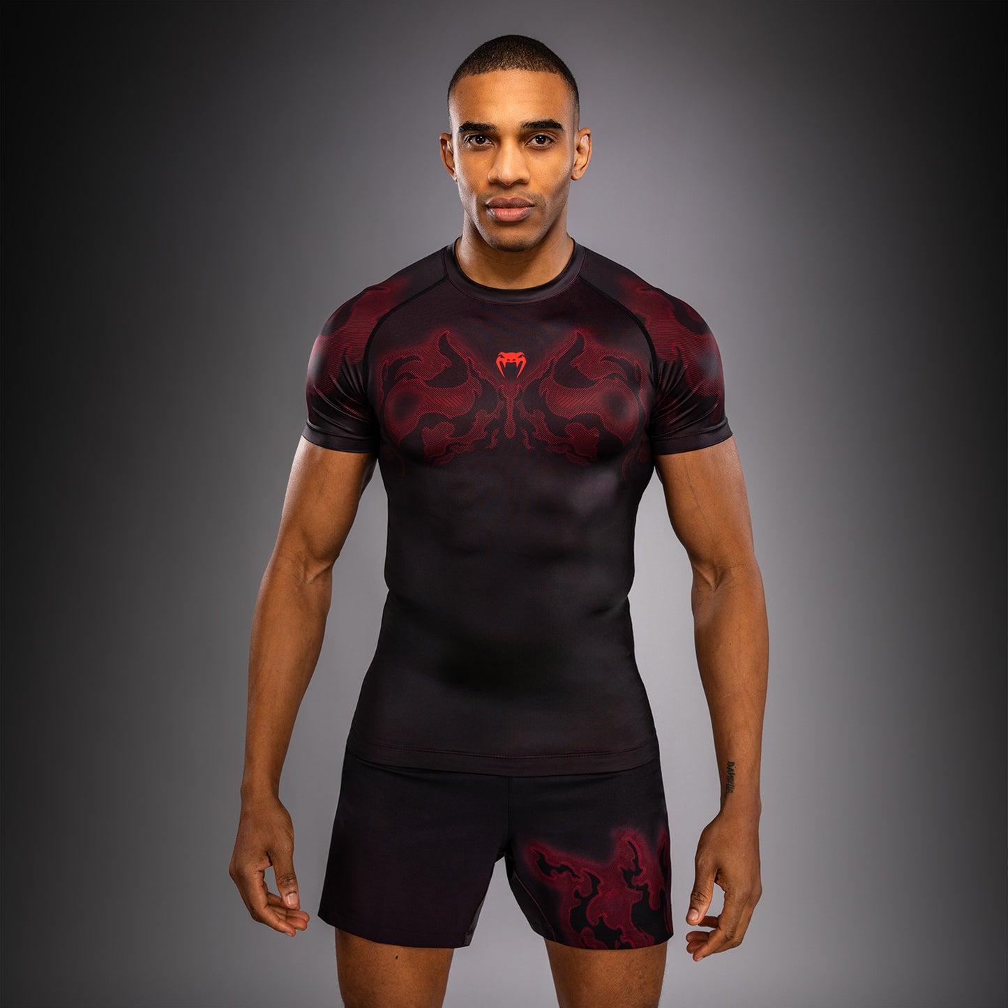 Venum Spectre Rashguard a Maniche Corte – Nero/Rosso