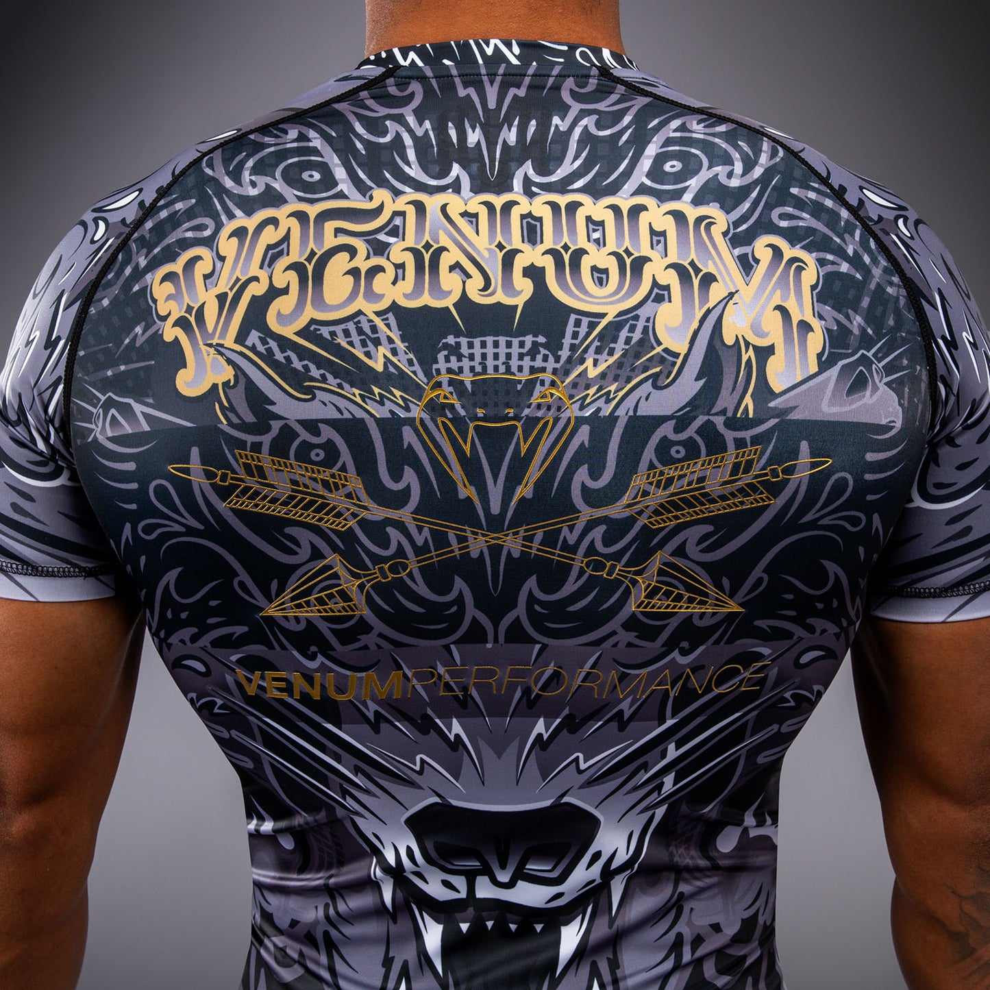 Venum Wolf Atak Rashguard a Maniche Corte – Nero/Grigio