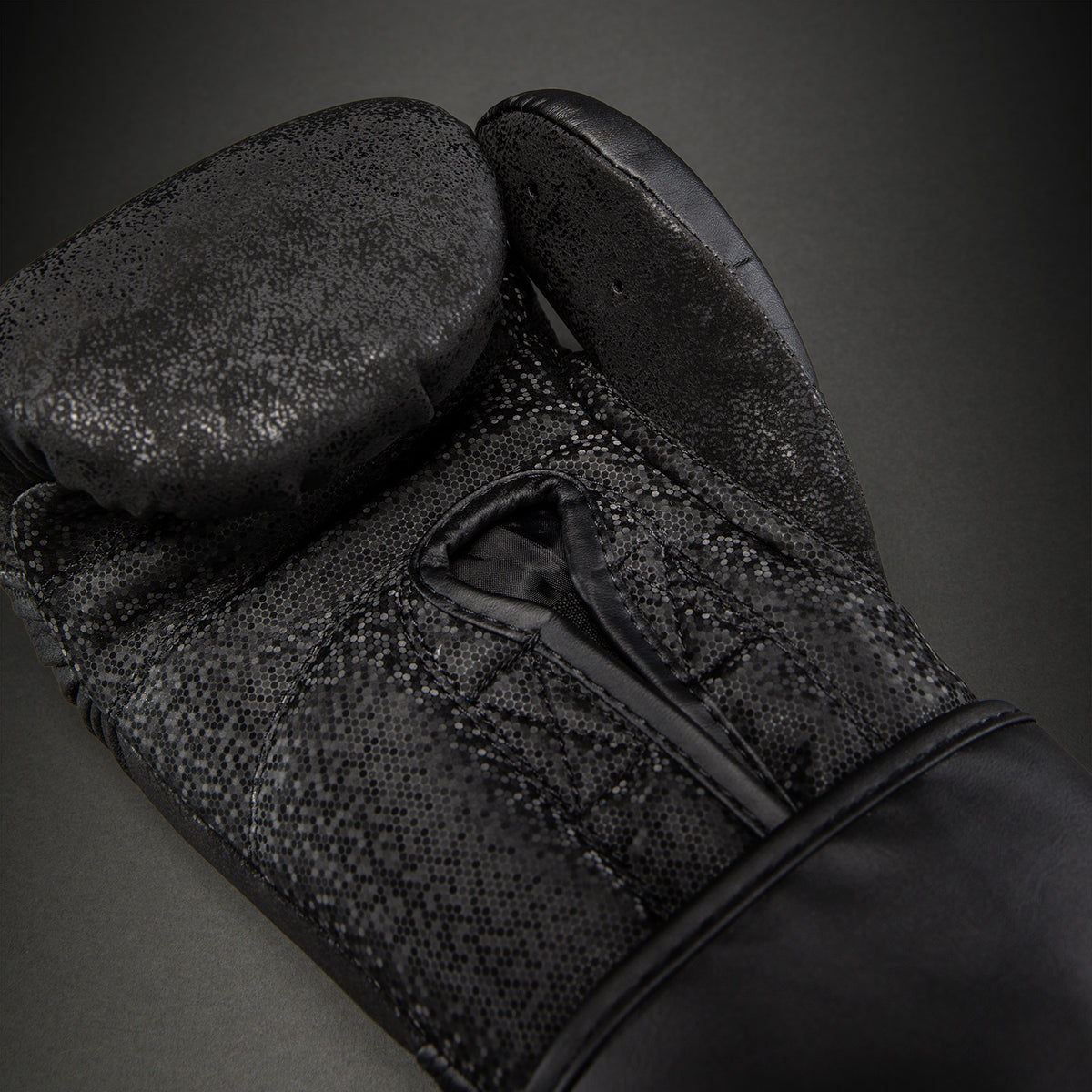 Venum Stone 2.0 Guantoni da boxe Nero