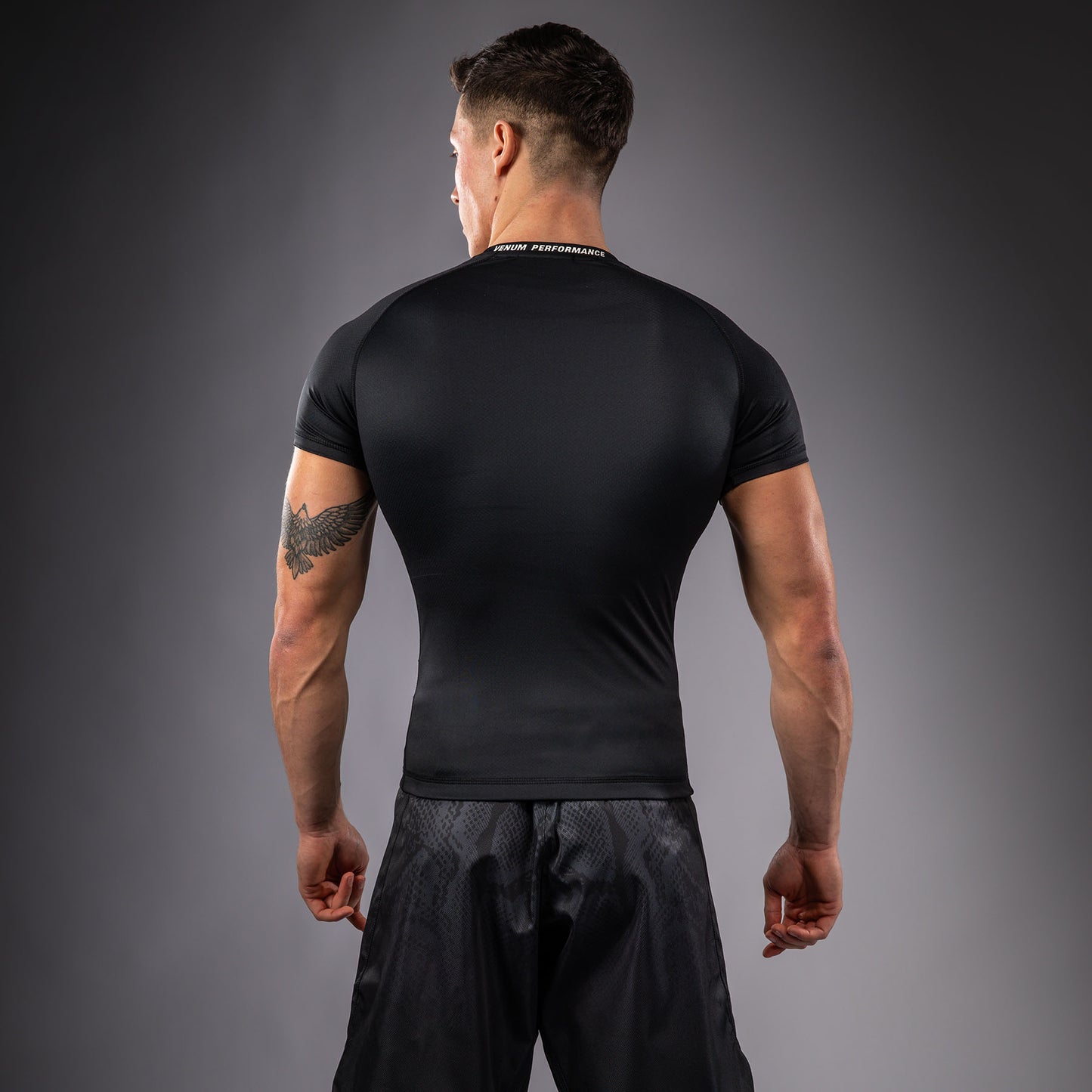 Venum Edge Rashguard a Maniche Corte – Nero/Sabbia