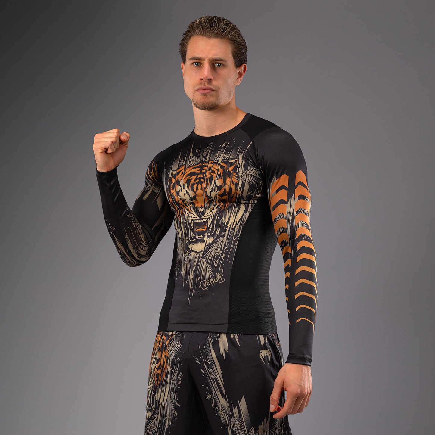 Venum Tiger Rashguard a Maniche Lunghe - Nero/Arancione Neon