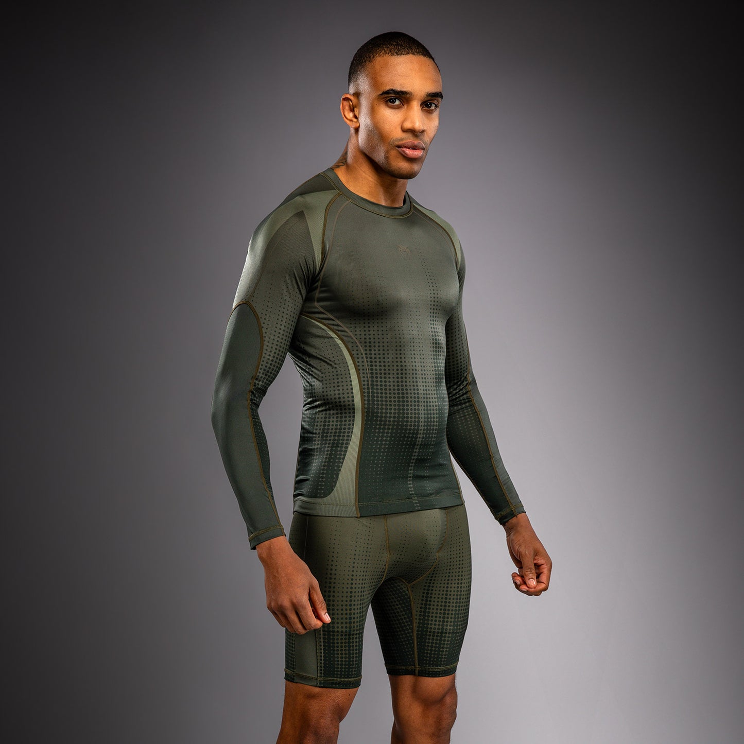 Venum Stealth Rashguard a Maniche Lunghe – Kaki/Verde Scuro