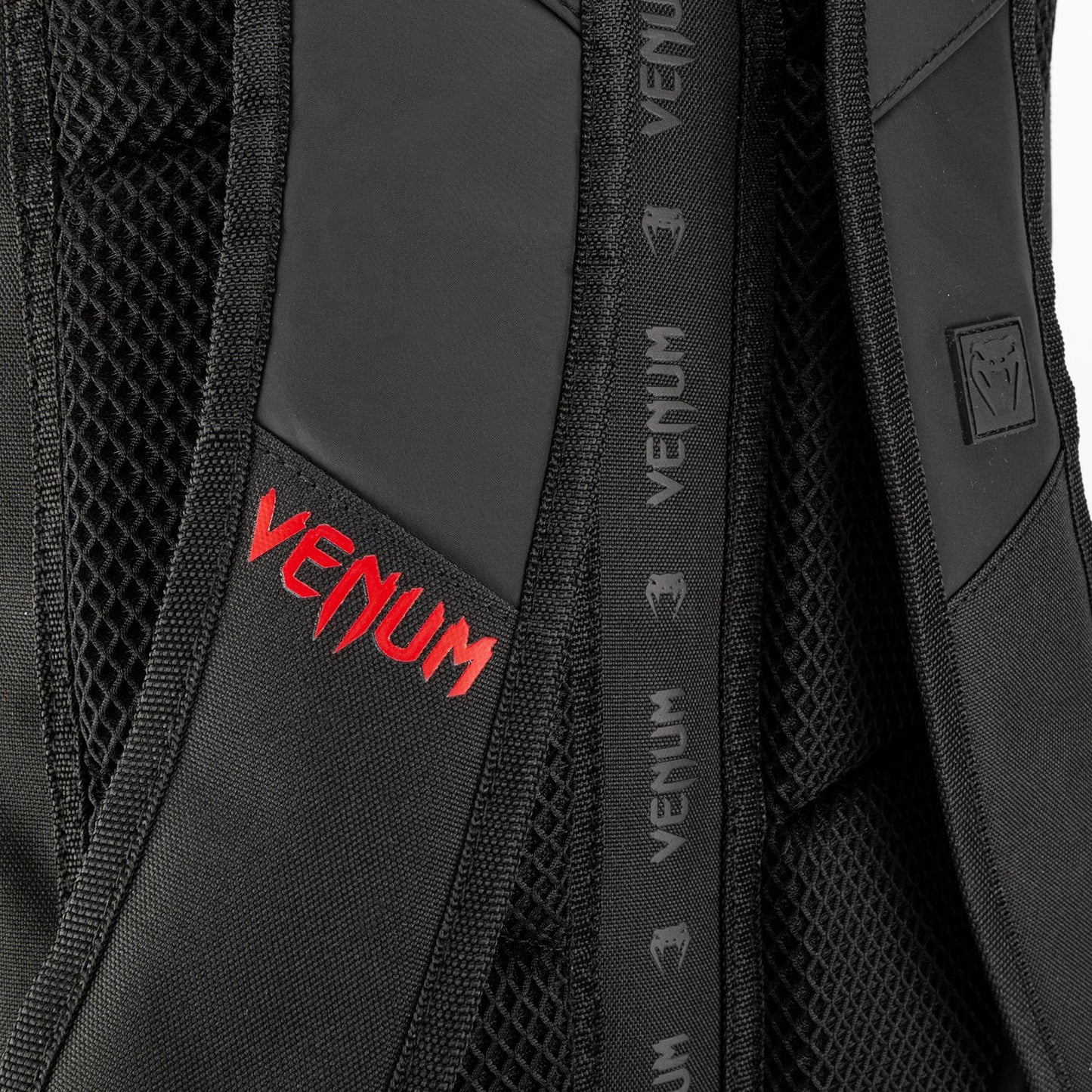 Venum Challenger Xtrem Evo Zaino (50-63L) – Nero/Rosso