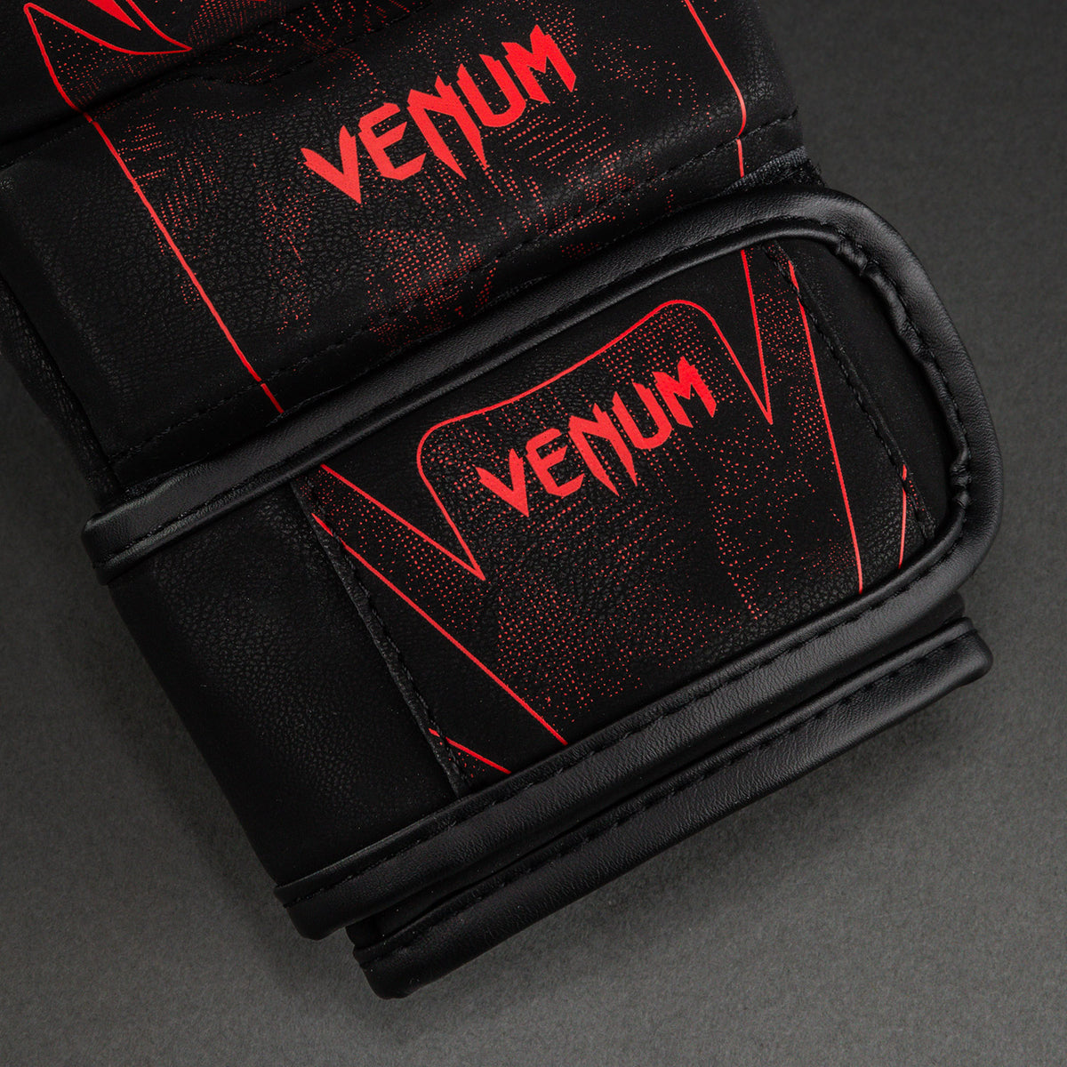 Venum Amazonia Reborn Guanti da sparring MMA - Nero/Rosso