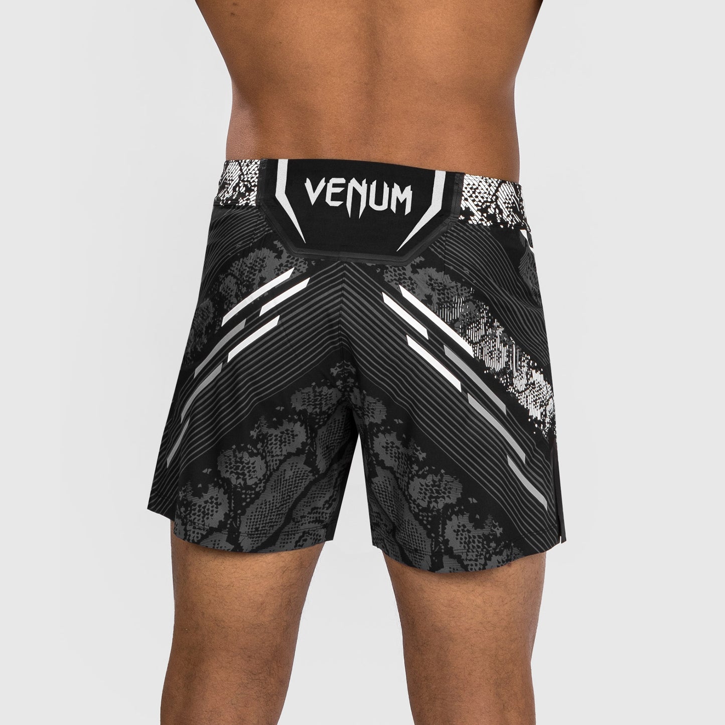 Pantaloncini da combattimento UFC Adrenaline by Venum personalizzati Authentic Fight Night Uomo - Short Fit – Nero