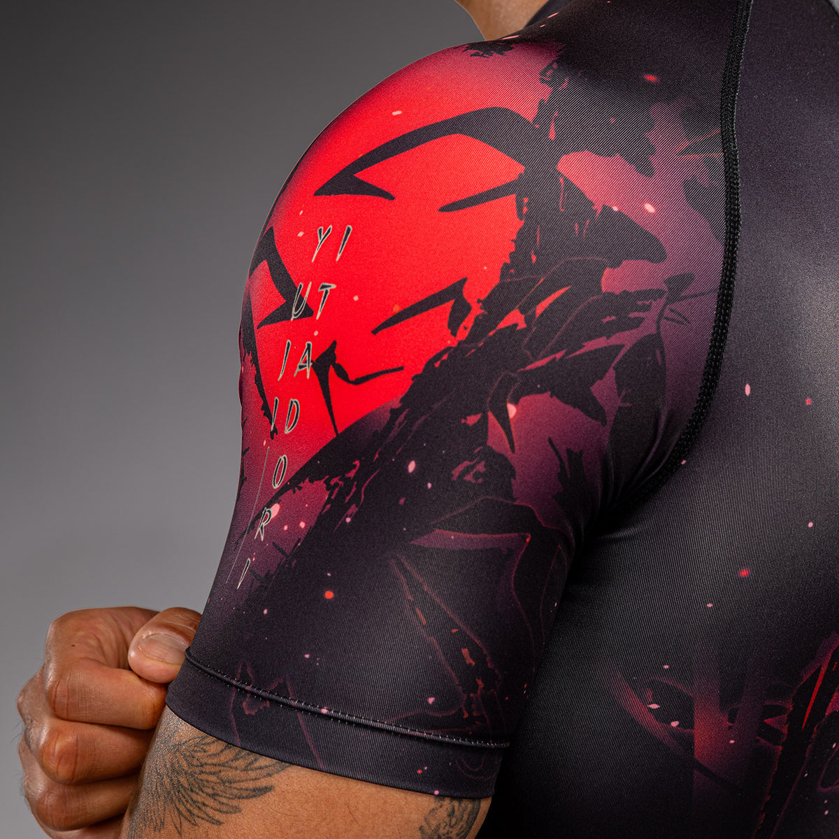 Jujutsu Kaisen x Venum Itadori Rashguard a Maniche Corte – Nero/Rosso