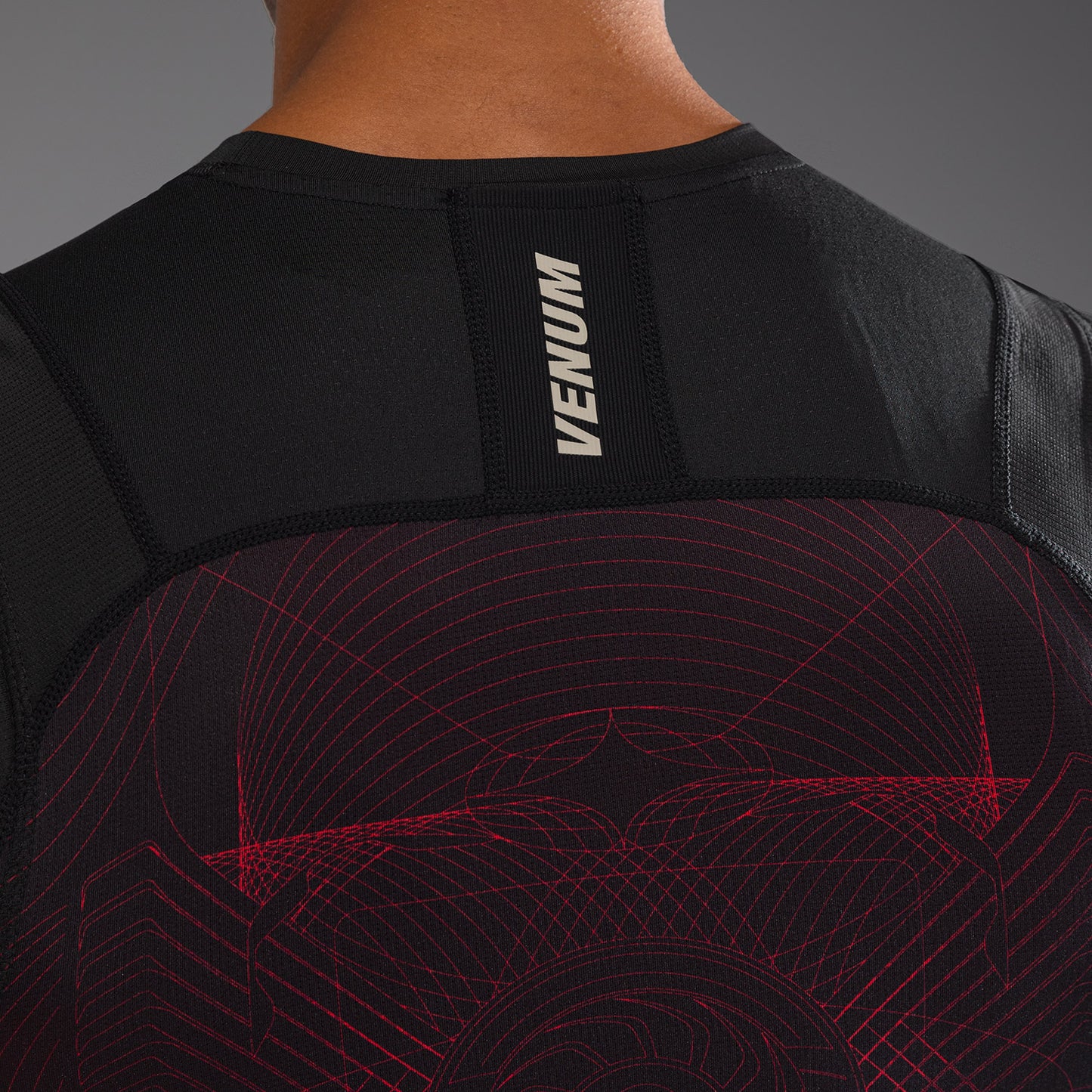 Venum G-Fit Air Rashguard Senza Maniche - Nero Profondo/Rosso Fuoco