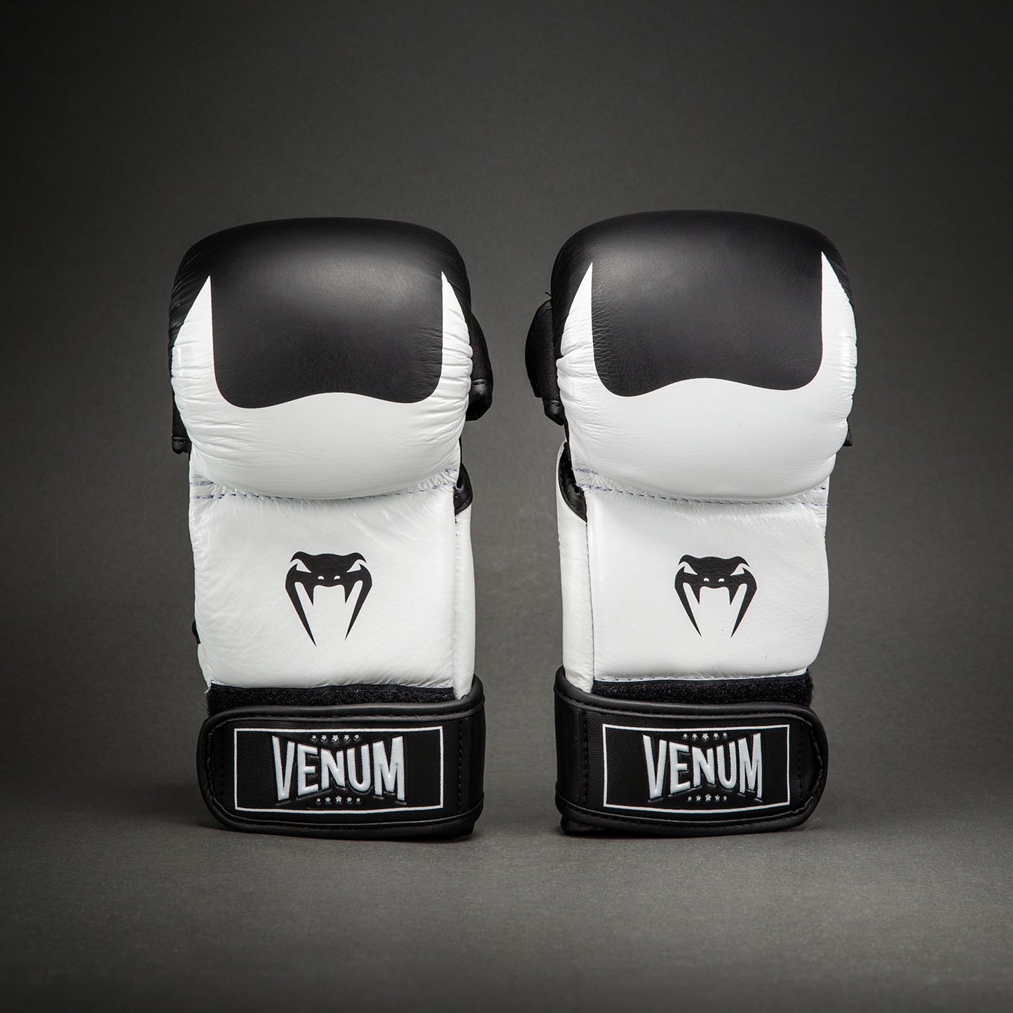 Venum Attack 2.0 Guanti da Sparring in Pelle – Nero/Bianco