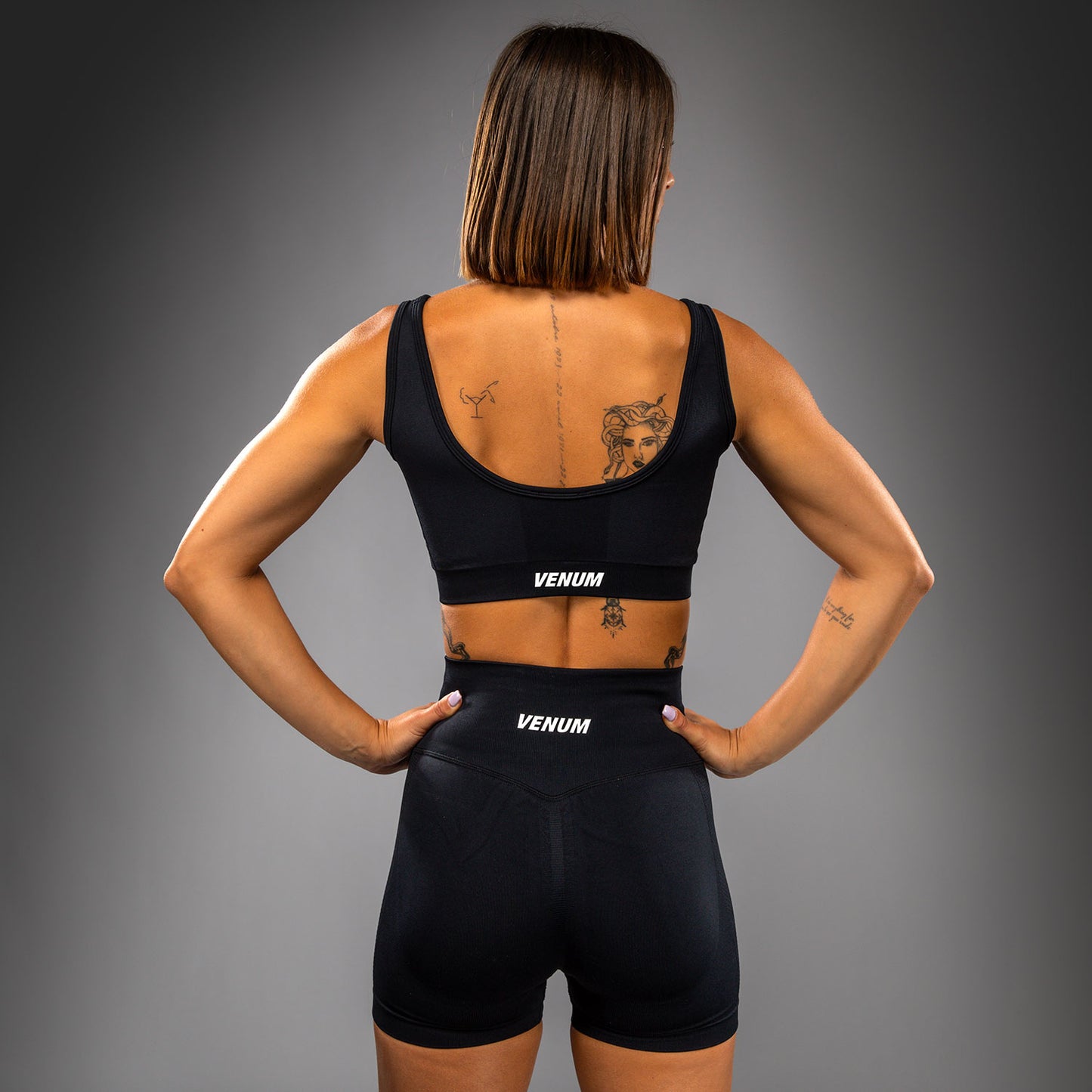 Venum Sculpt Reggiseno sportivo lungo – Nero/Bianco