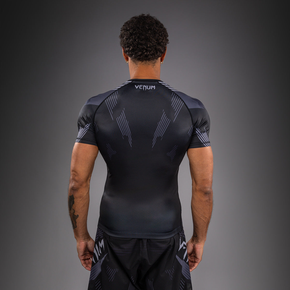 Venum No-Gi 6.0 Rashguard a Maniche Corte - Nero/Grigio