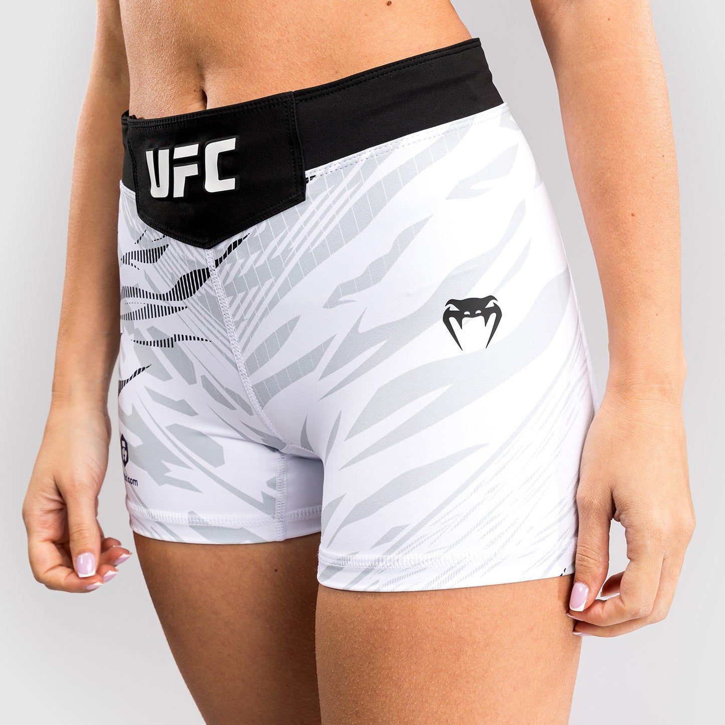 UFC Fusion by Venum Authentic Fight Night Vale Tudo Shorts per Donna - Fit Corto - Bianco