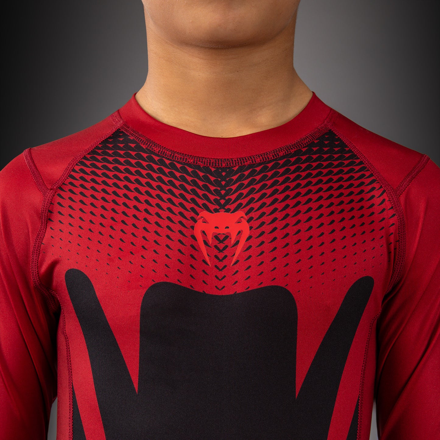 Venum Attack Rashguard a Maniche Lunghe per Bambini - Nero/Rosso