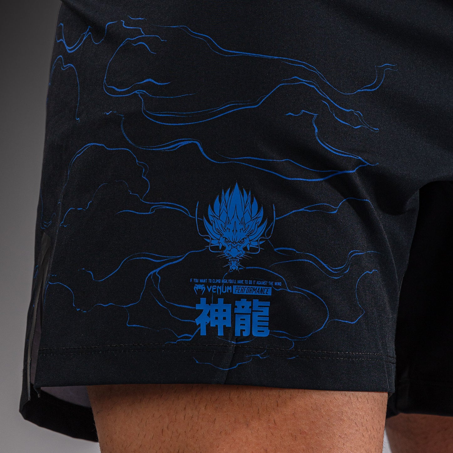 Venum Thunder Dragon Pantaloncini da Combattimento – Nero/Blu Reale
