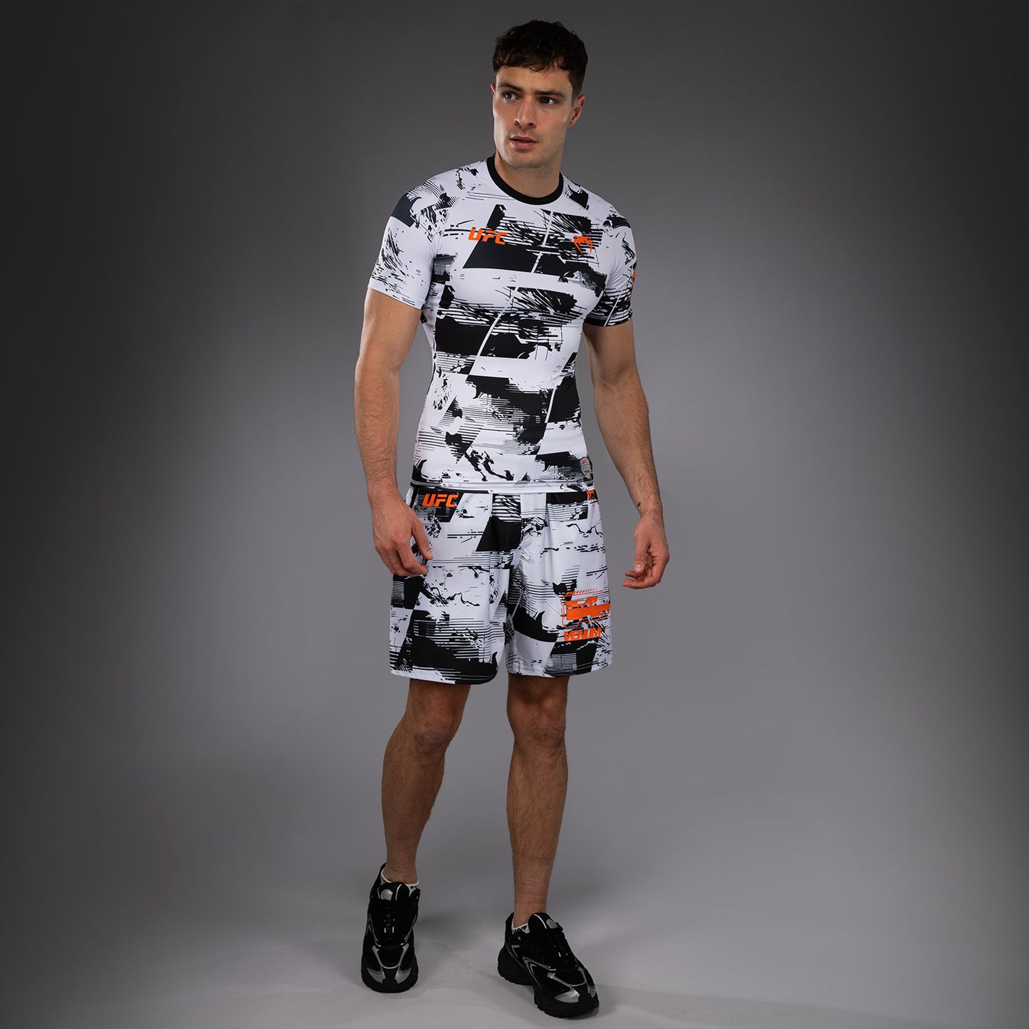 UFC Zenith by Venum Authentic Fight Week Rashguard maniche corte Performance Uomo - Bianco