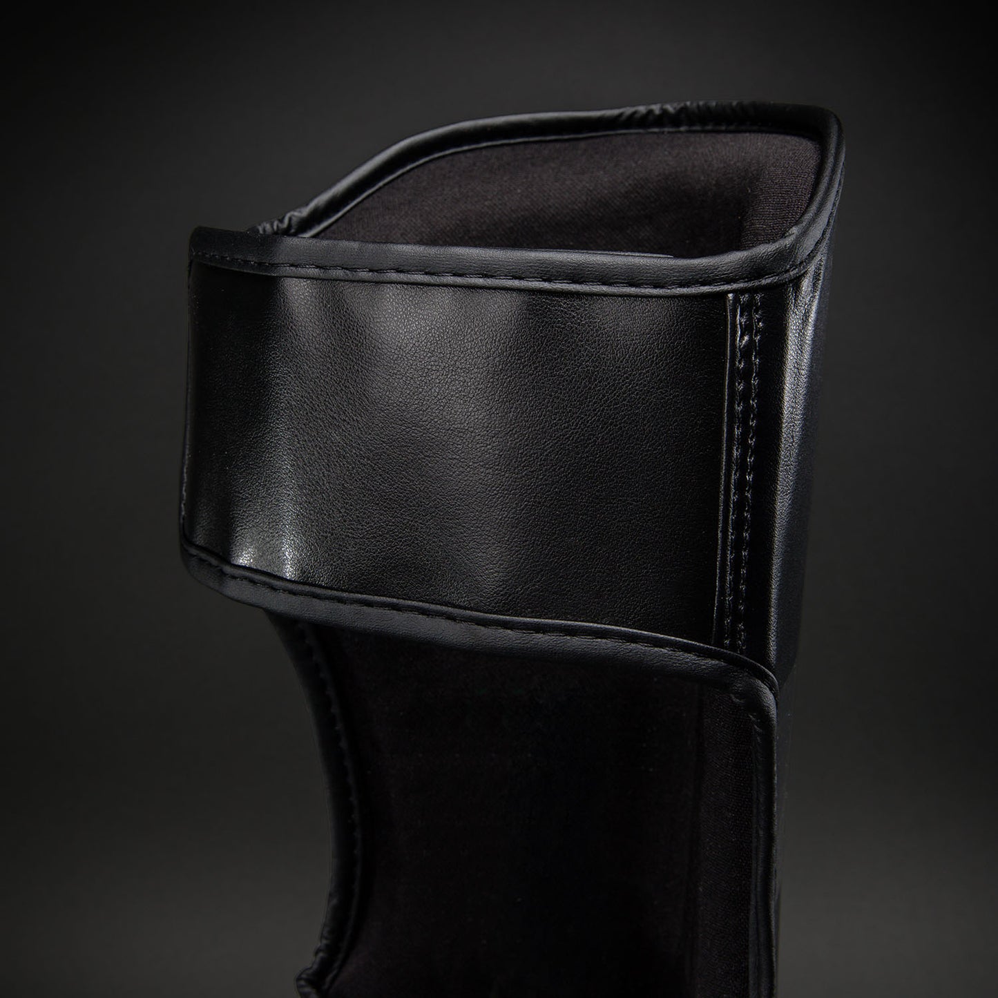 Ringhorns Charger by Venum Paratibie – Nero/Oro