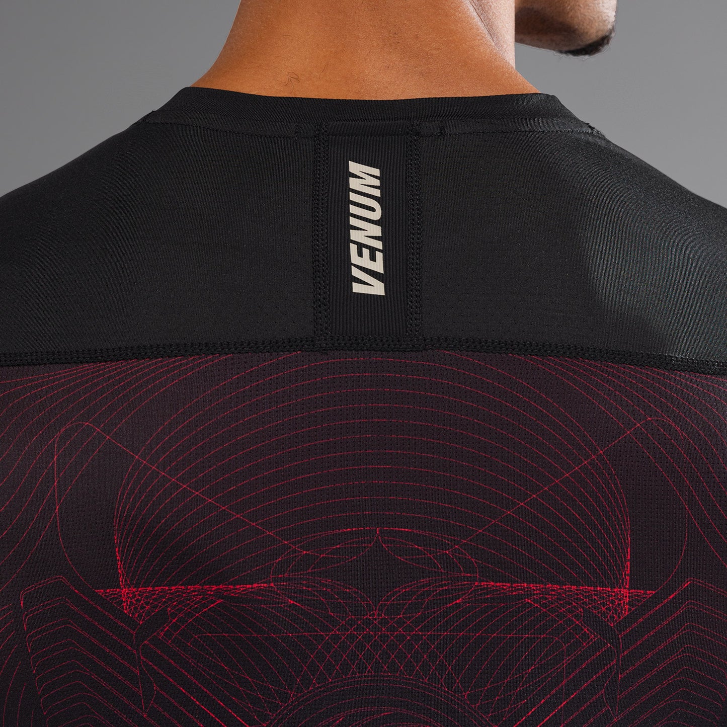 Venum G-Fit Air Rashguard a maniche Lunghe - Nero Profondo/Rosso Fuoco