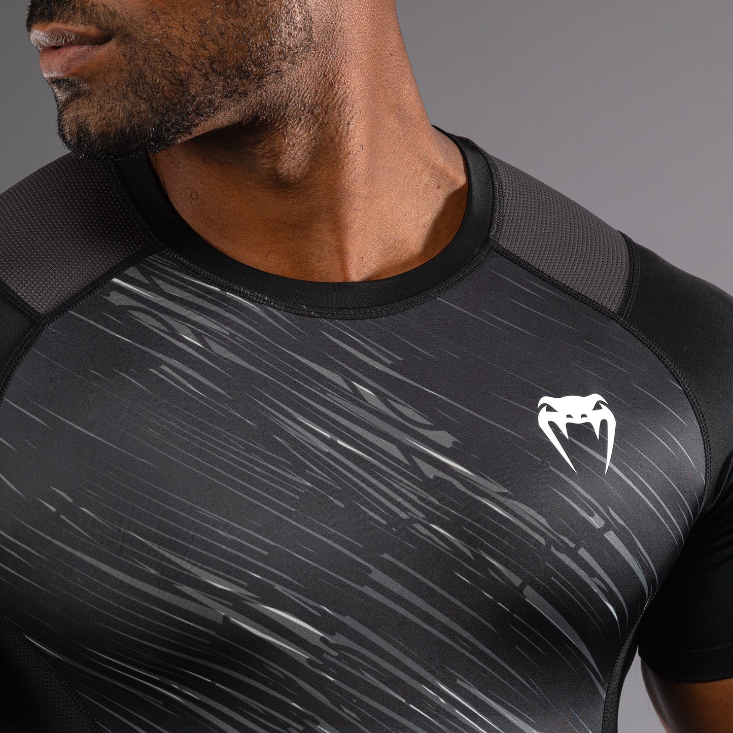 Venum Rapid Rashguard a Maniche Corte - Nero/Grigio Tempesta