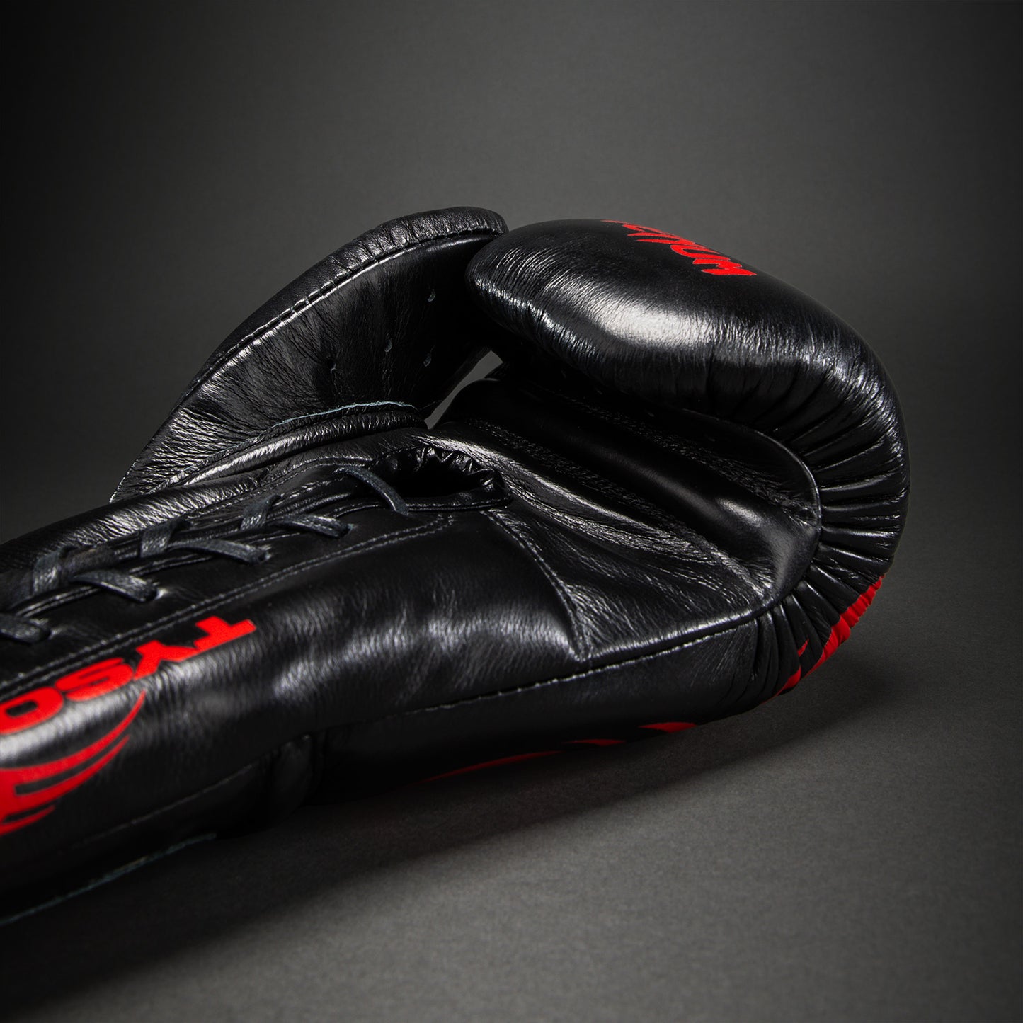 Venum Giant 2.0 Mike Tyson Pro Guantoni da Boxe con Lacci – Nero/Rosso - Borsa inclusa