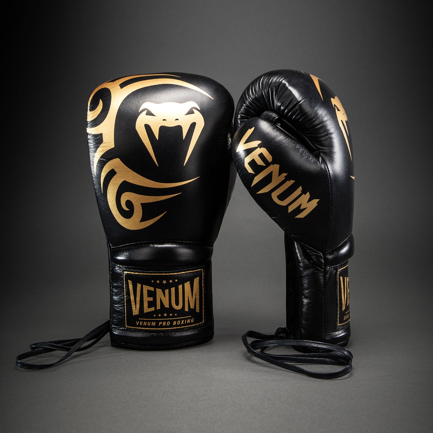 Venum Giant 2.0 Mike Tyson Pro Guantoni da boxe con Lacci – Nero/Oro - Borsa inclusa
