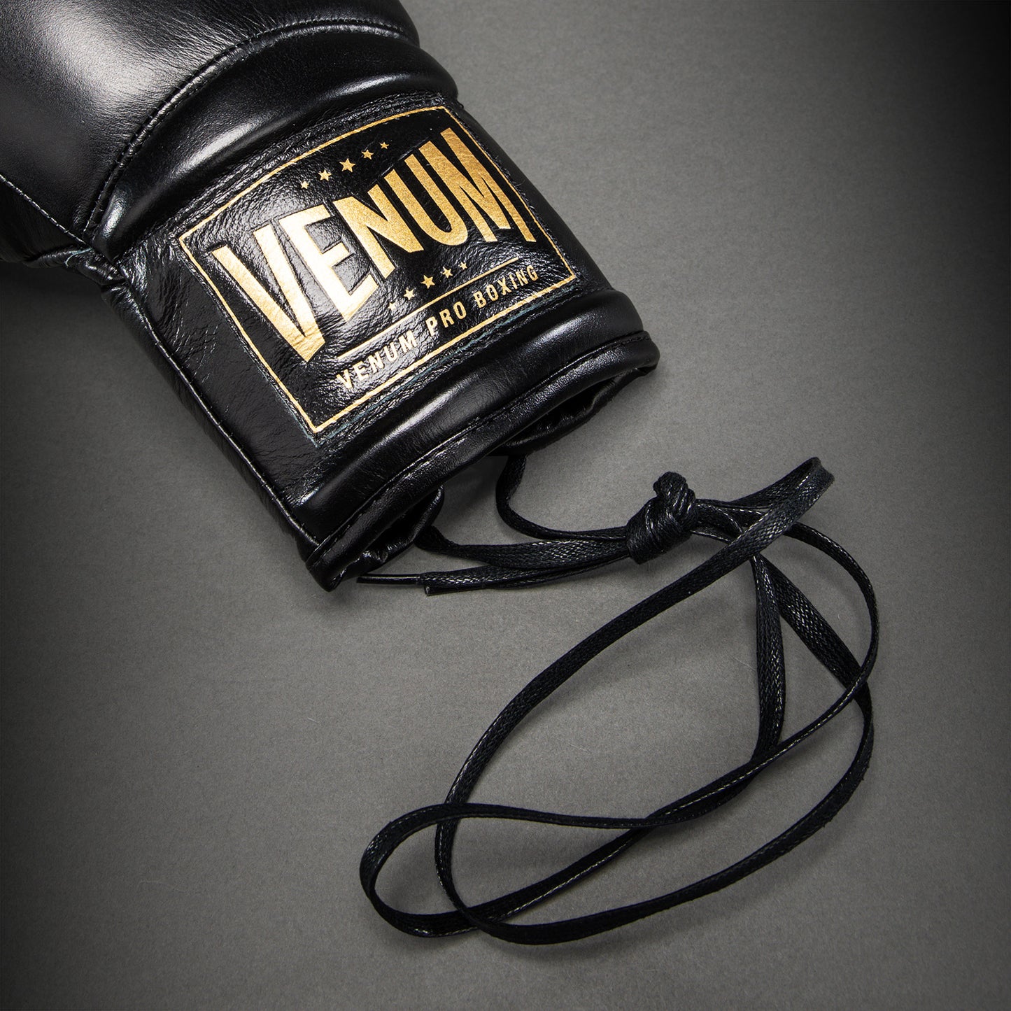 Venum Giant 2.0 Mike Tyson Pro Guantoni da boxe con Lacci – Nero/Oro - Borsa inclusa