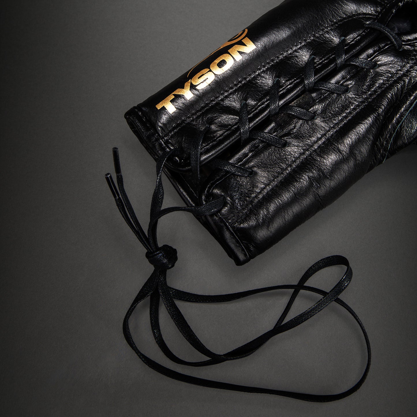 Venum Giant 2.0 Mike Tyson Pro Guantoni da boxe con Lacci – Nero/Oro - Borsa inclusa
