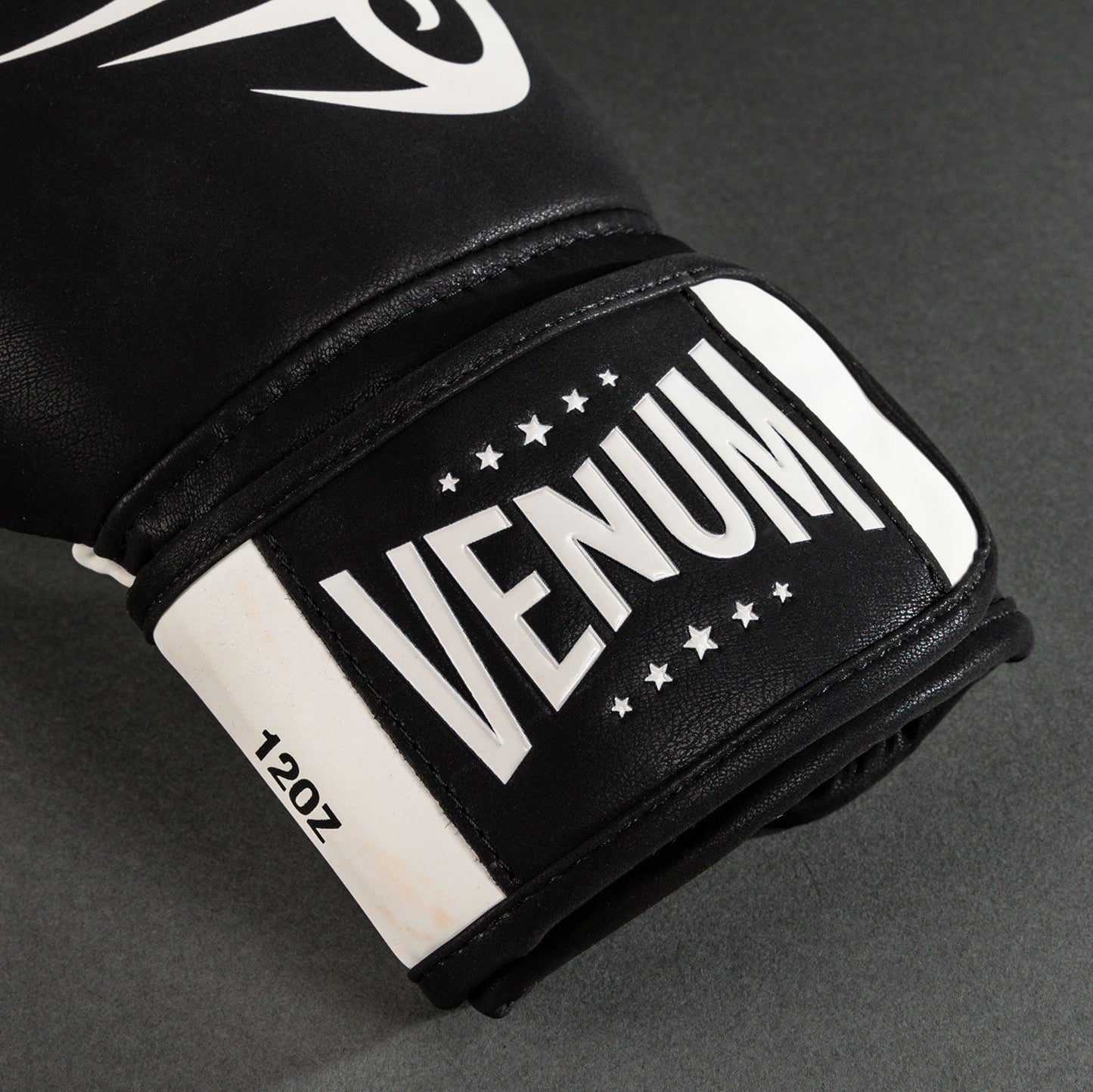 Venum Mike Tyson Guanti da boxe Replica - Nero Profondo/Bianco Ottico