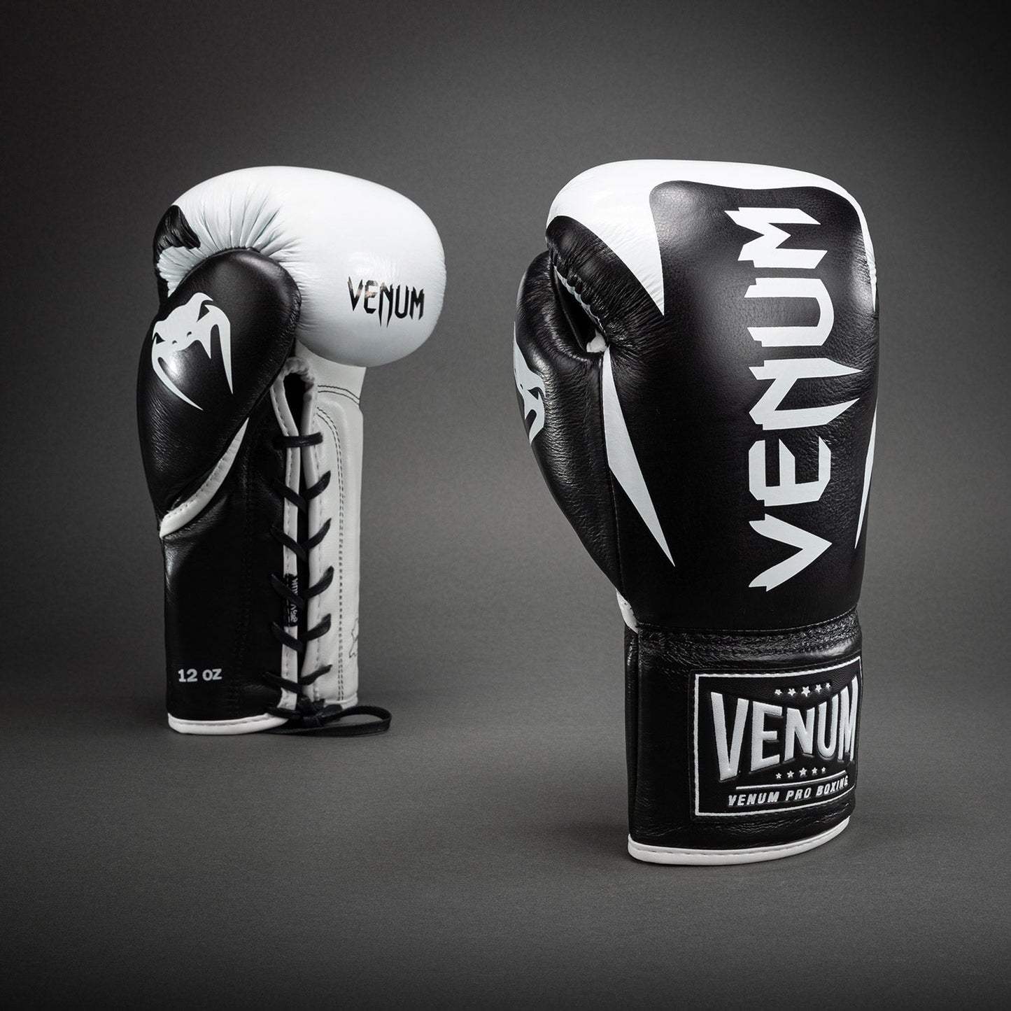 Guantoni da boxe professionali Venum Hammer con lacci - Nero/Bianco