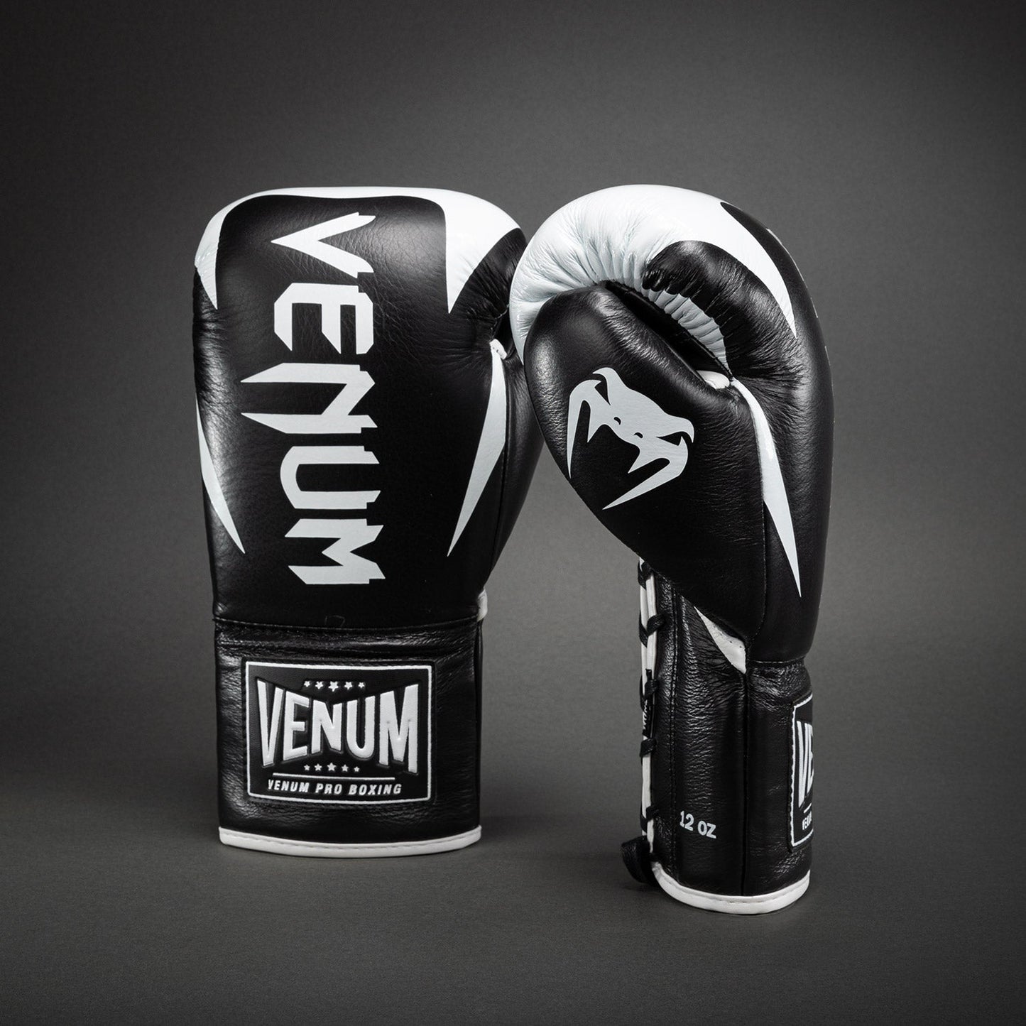 Guantoni da boxe professionali Venum Hammer con lacci - Nero/Bianco