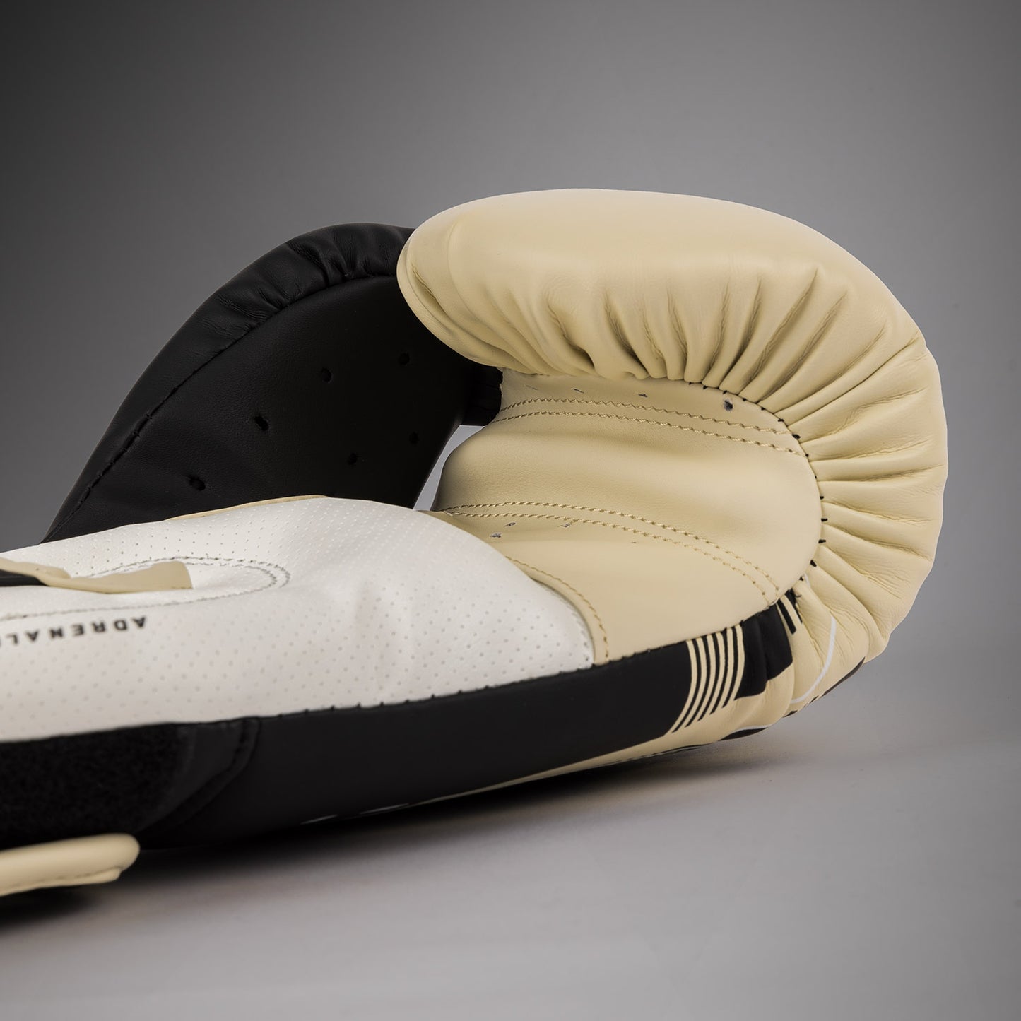 Venum Adrenaline Guantoni da Boxe – Nero/Avorio