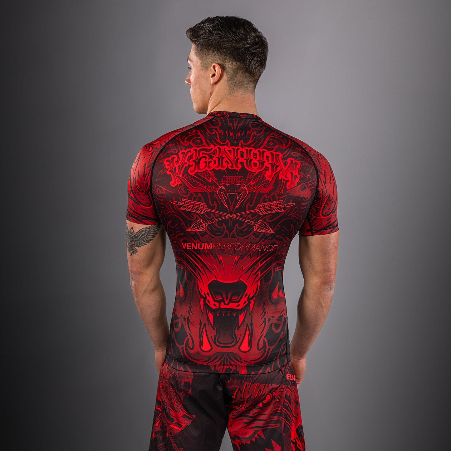Venum Wolf Atak Rashguard a Maniche Corte – Nero/Rosso