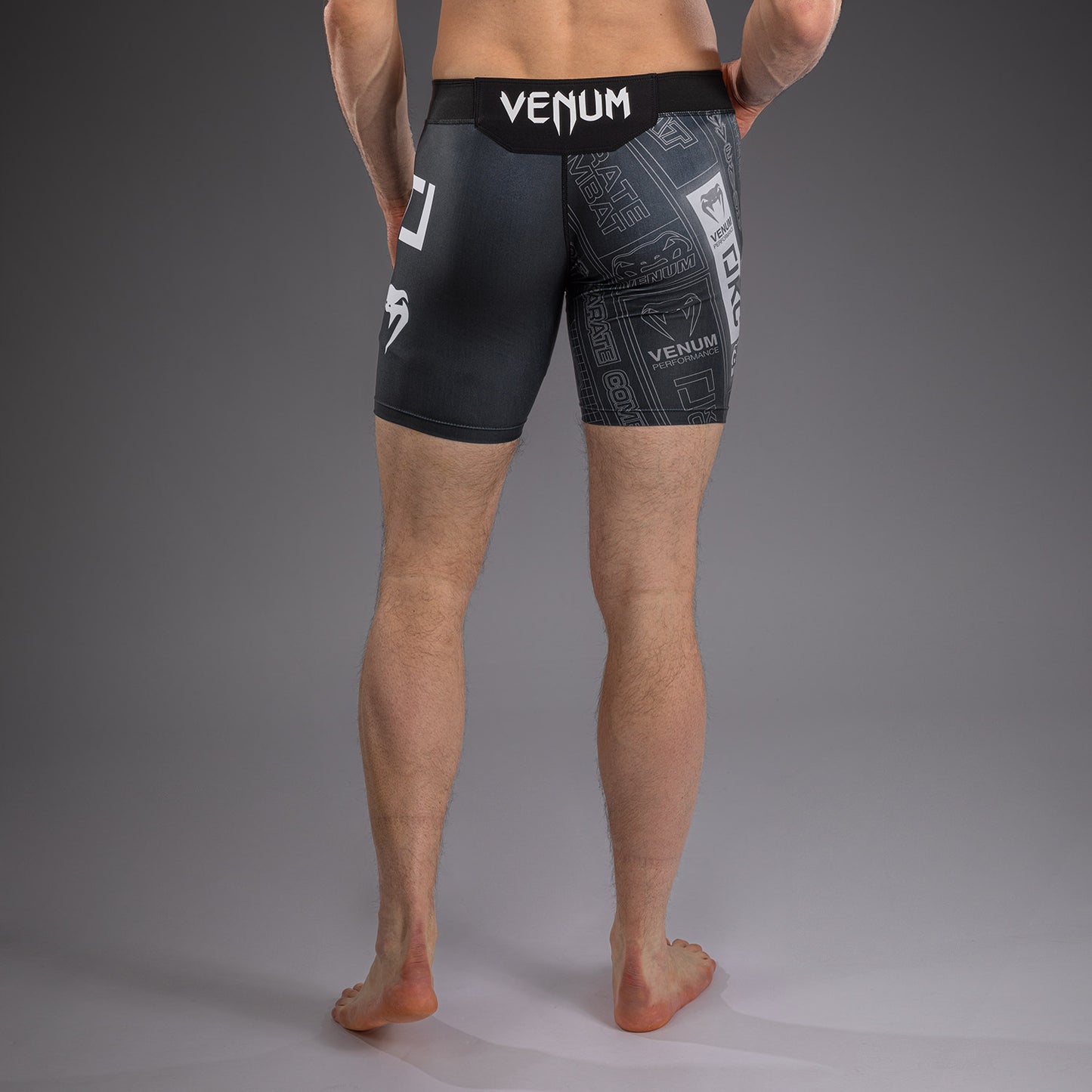 Karate Combat by Venum Pantaloncini a Compressione – Nero/Grigio