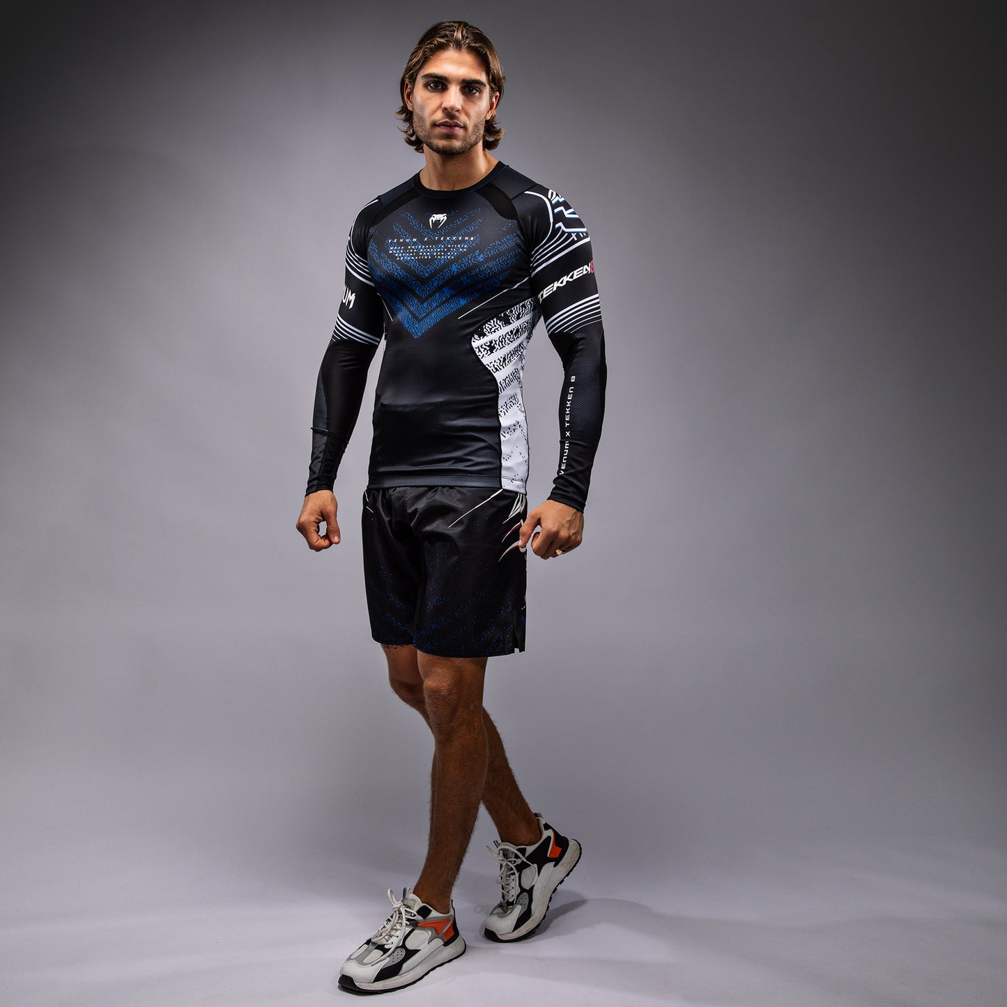 Venum x TEKKEN 8 - Jin Kazama Rashguard a maniche Lunghe - Blu/Nero/Bianco