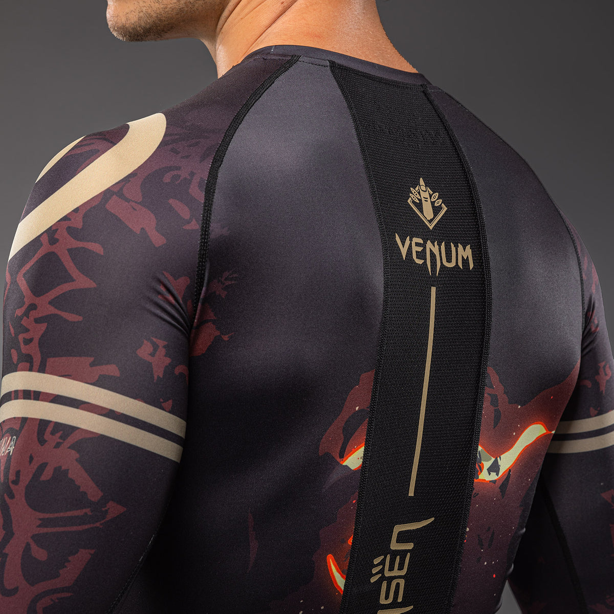 Jujutsu Kaisen x Venum Sukuna Rashguard a Maniche Lunghe – Nero/Beige